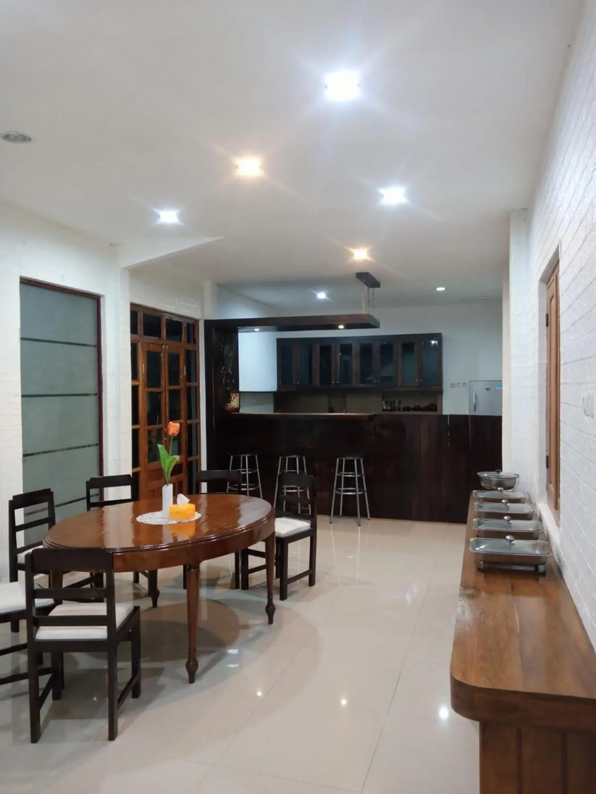 Dining area in Cahaya Losmen Sragen Syariah