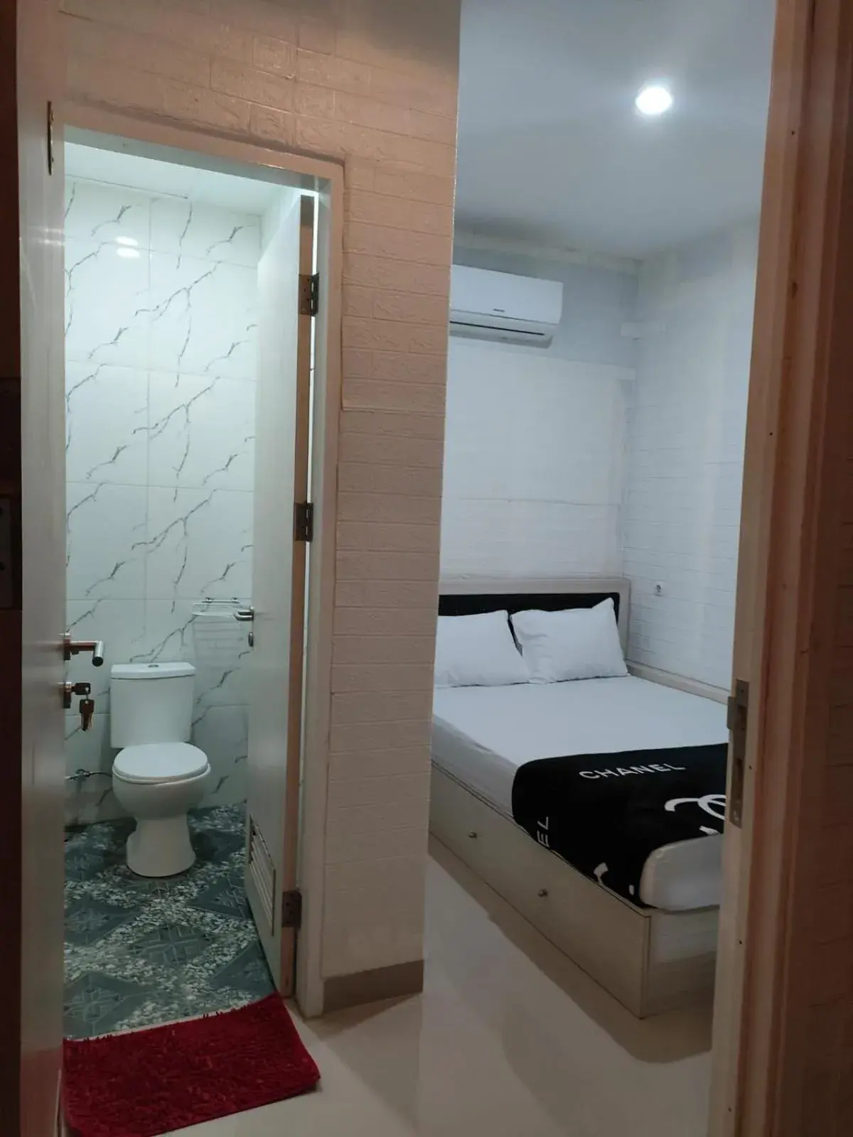 Toilet, Bed in Cahaya Losmen Sragen Syariah Toilet, Bed in Cahaya Losmen Sragen Syariah