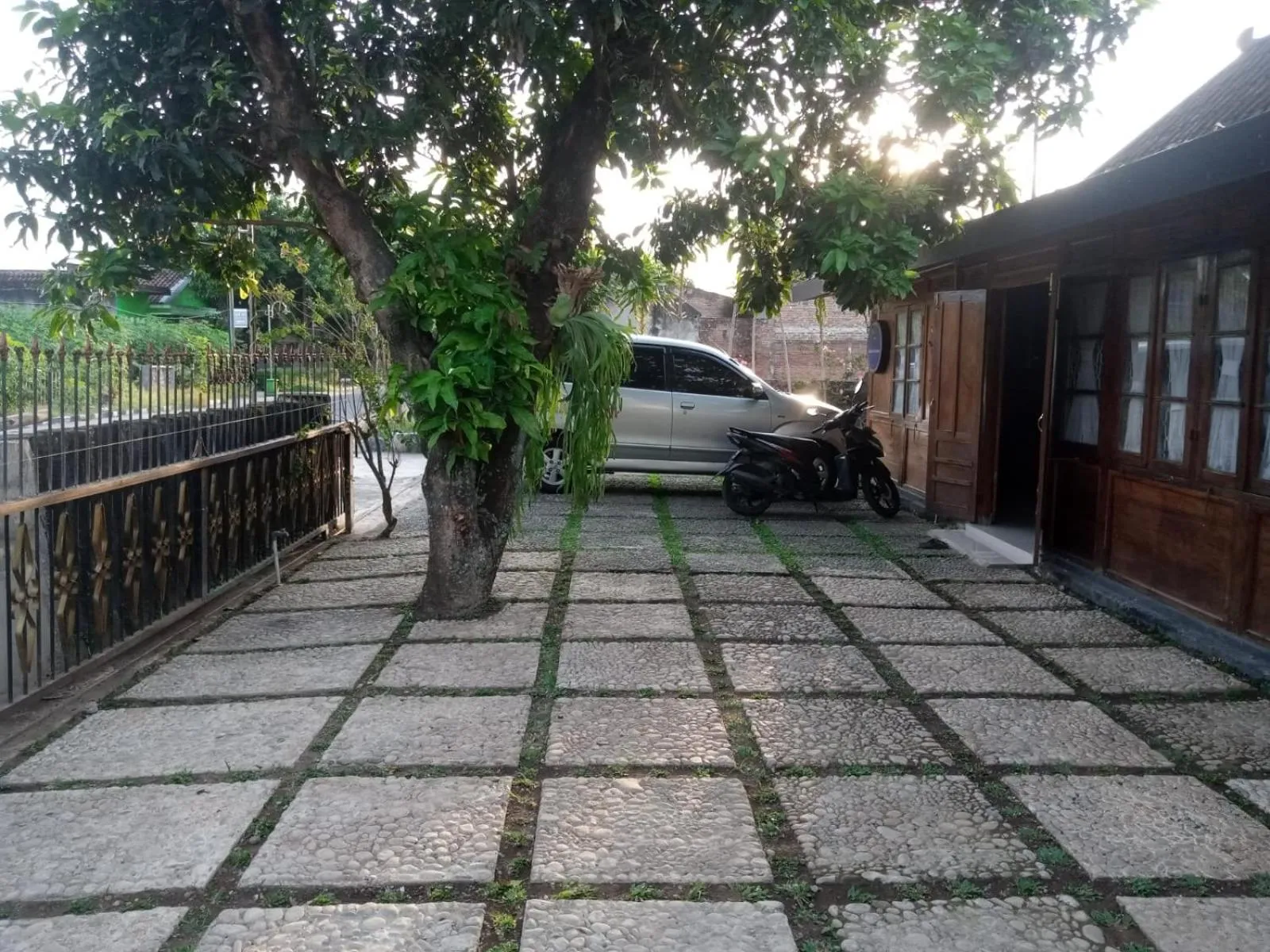 Parking in Cahaya Losmen Sragen Syariah