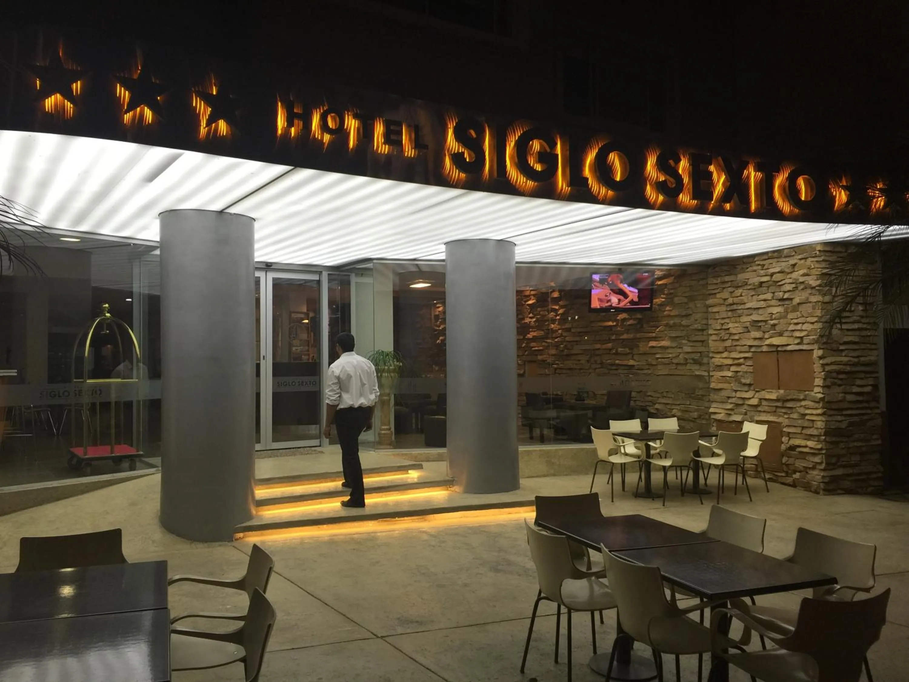 Facade/entrance in Hotel Siglo Sexto