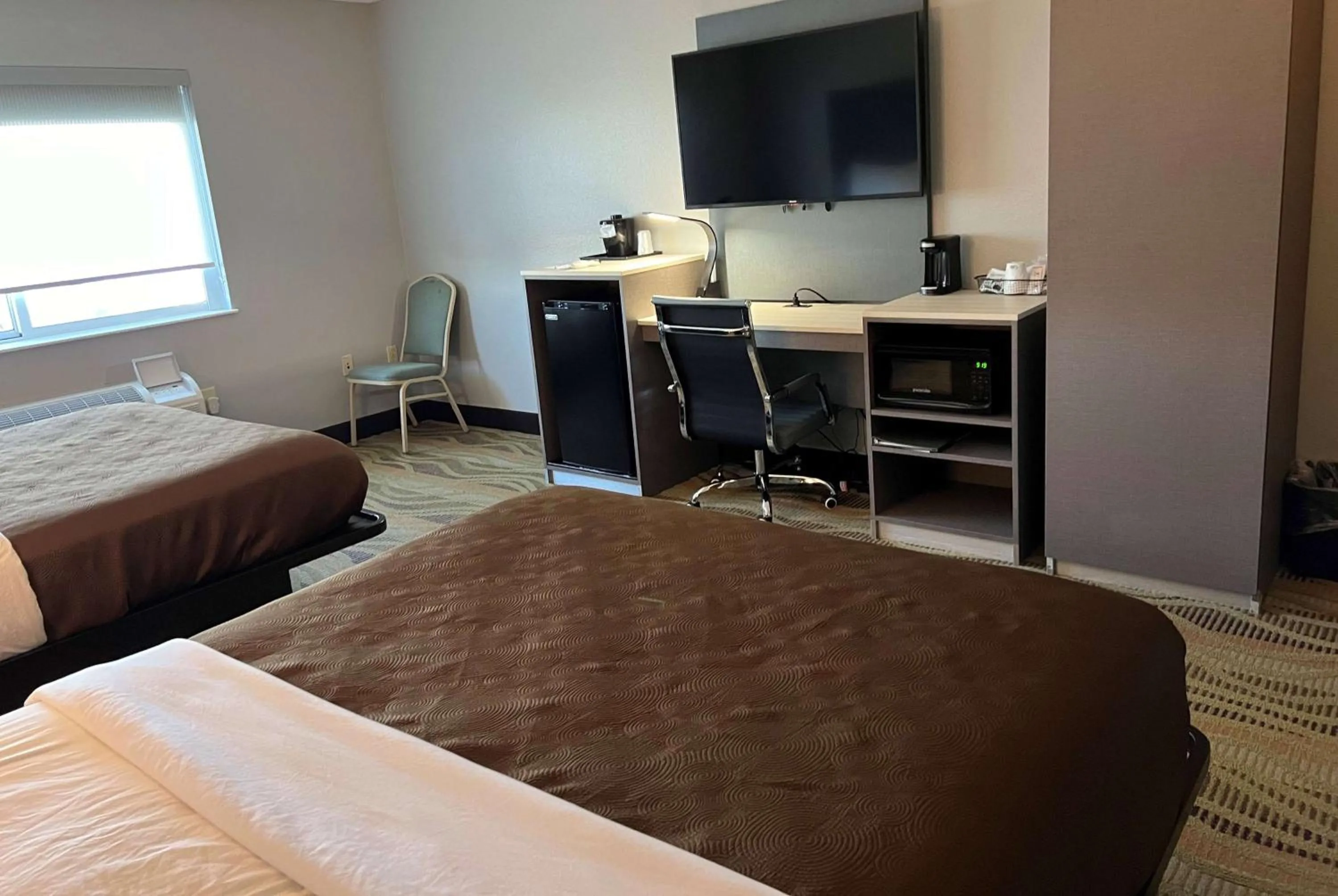 Photo of the whole room, Bed in AmericInn by Wyndham Republic