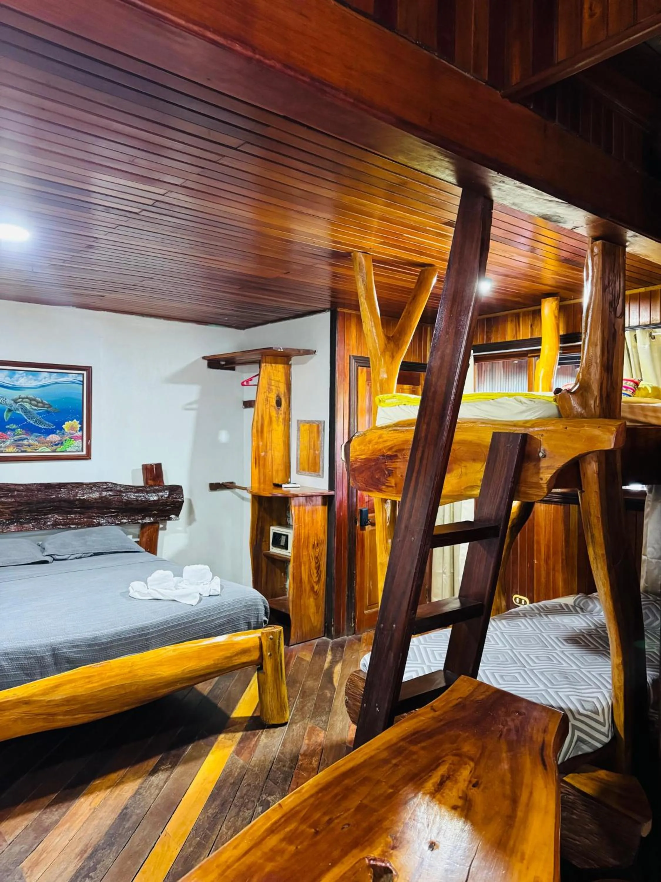 Bed in Hotel La Isla Inn