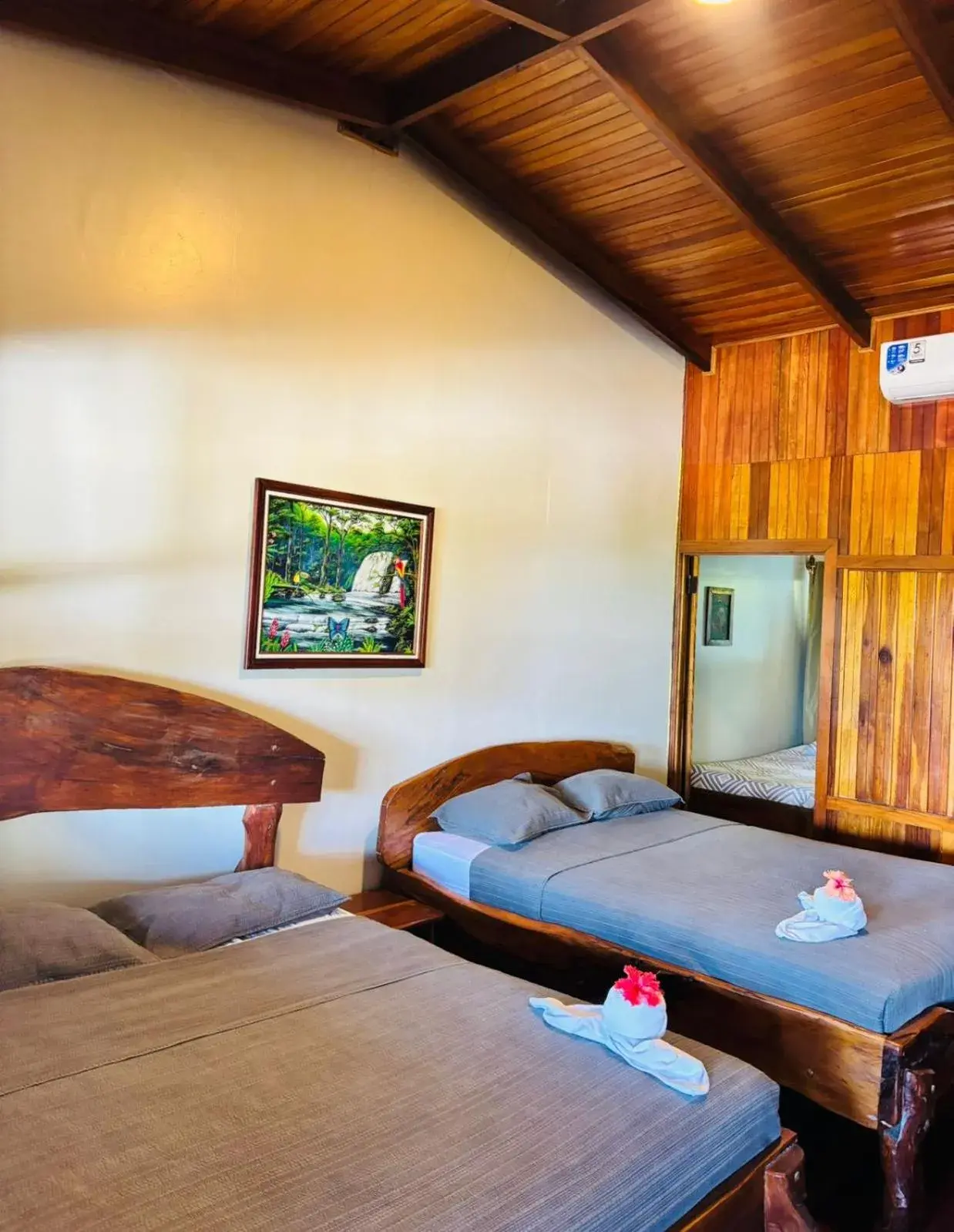 Bed in Hotel La Isla Inn Bed in Hotel La Isla Inn