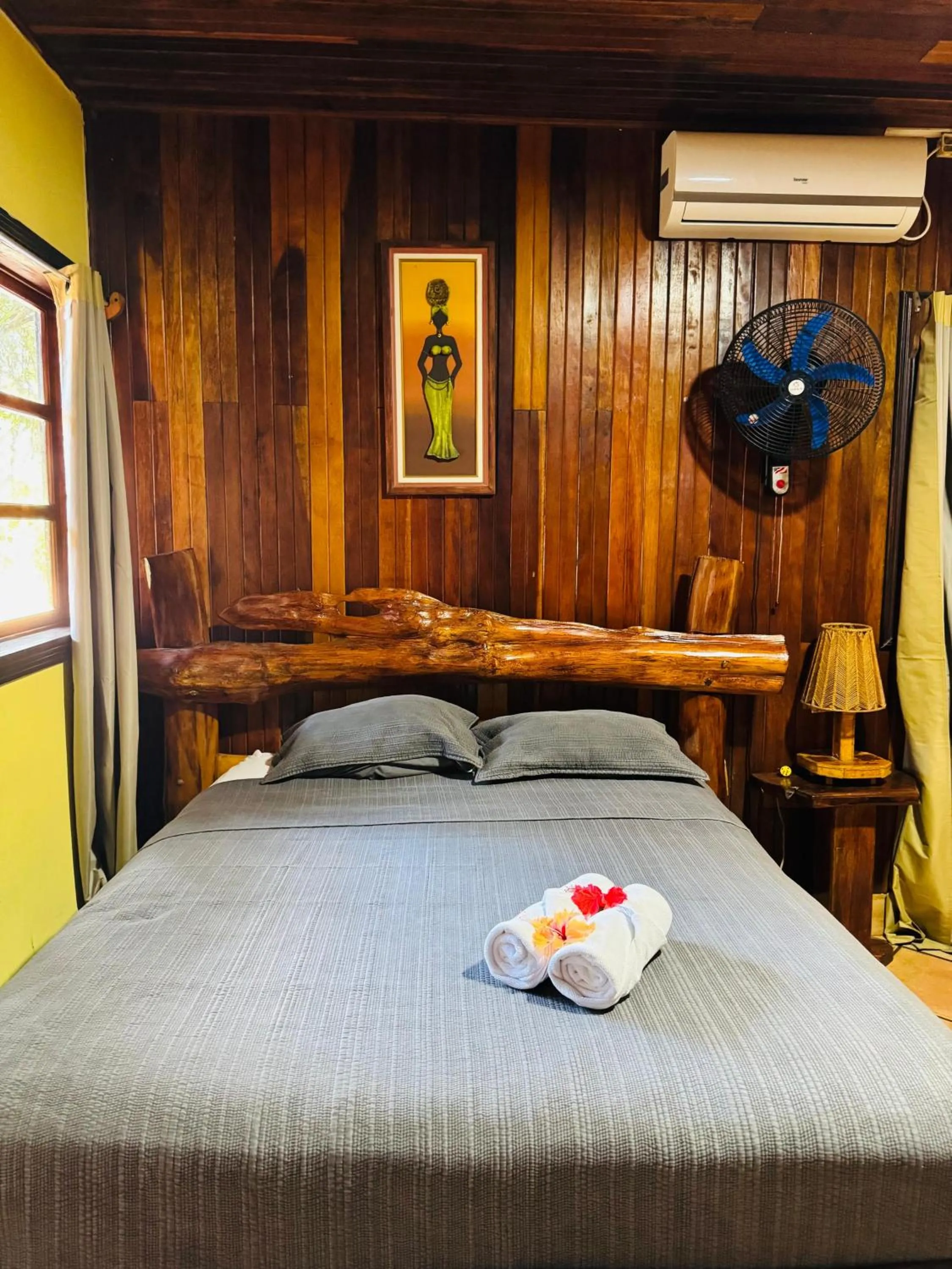 Bed in Hotel La Isla Inn