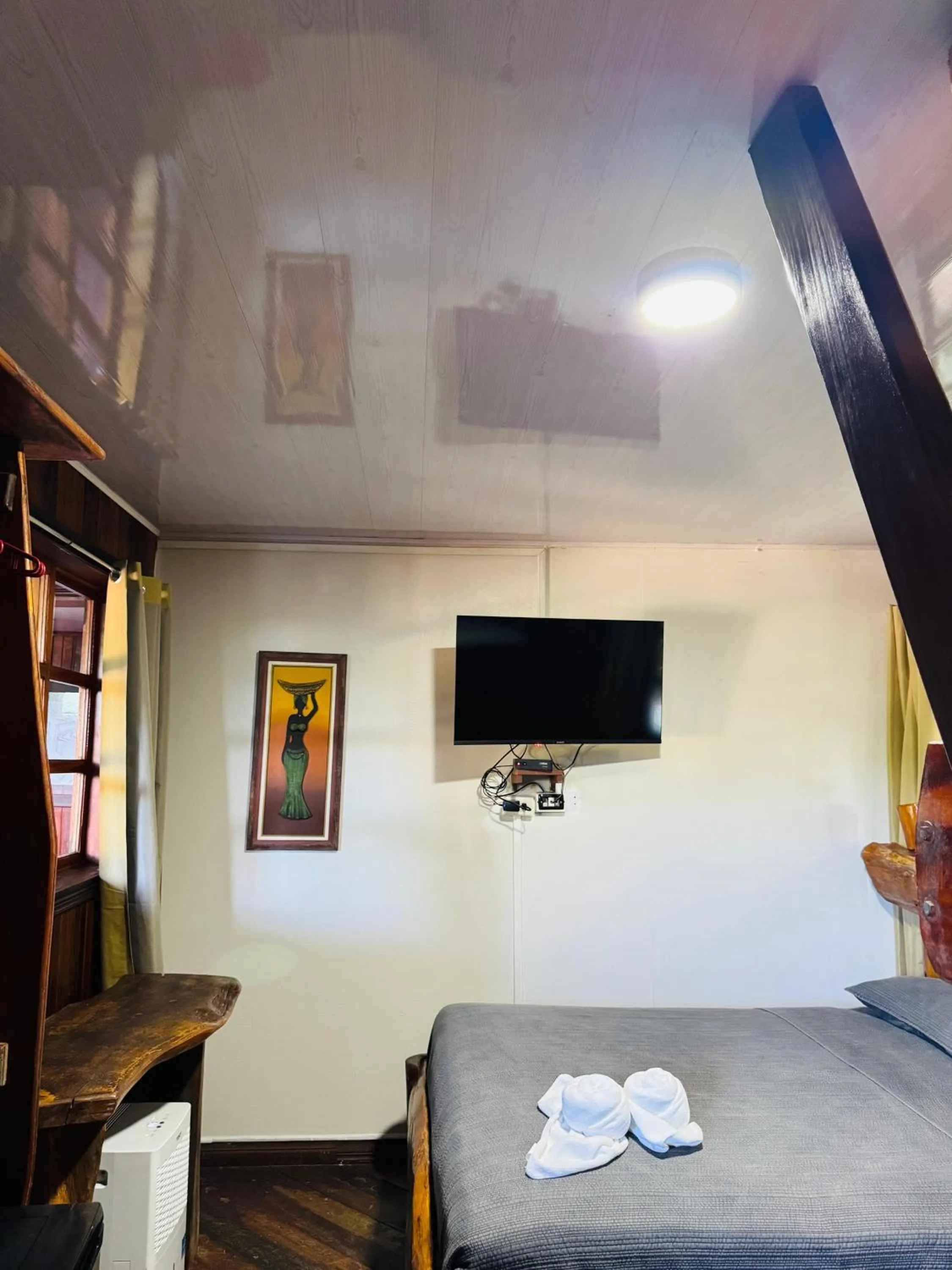 Bed in Hotel La Isla Inn