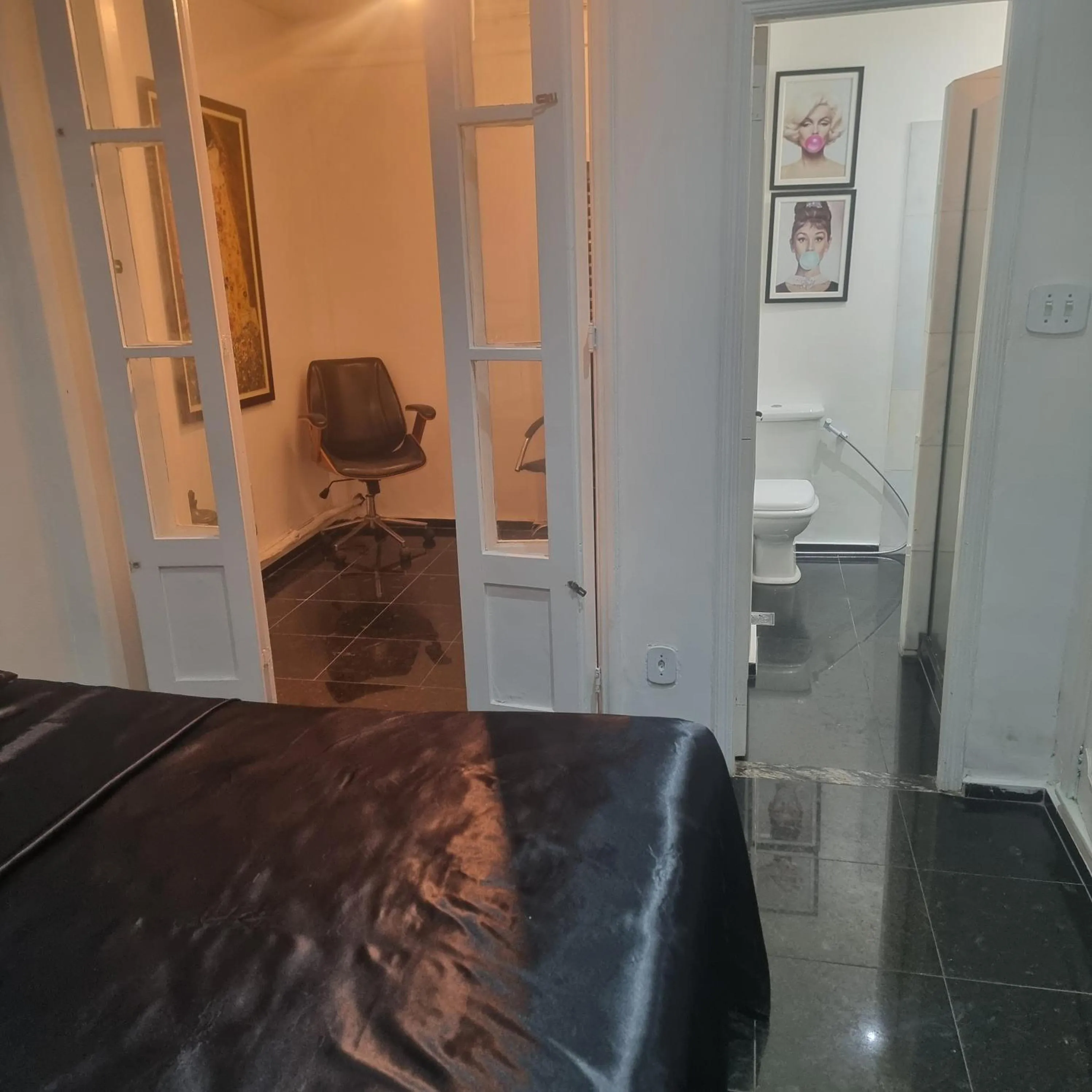 The best Copacabana Luxury Design 3 Bedroom room 3 bathroom 85 inch cinema tv top location