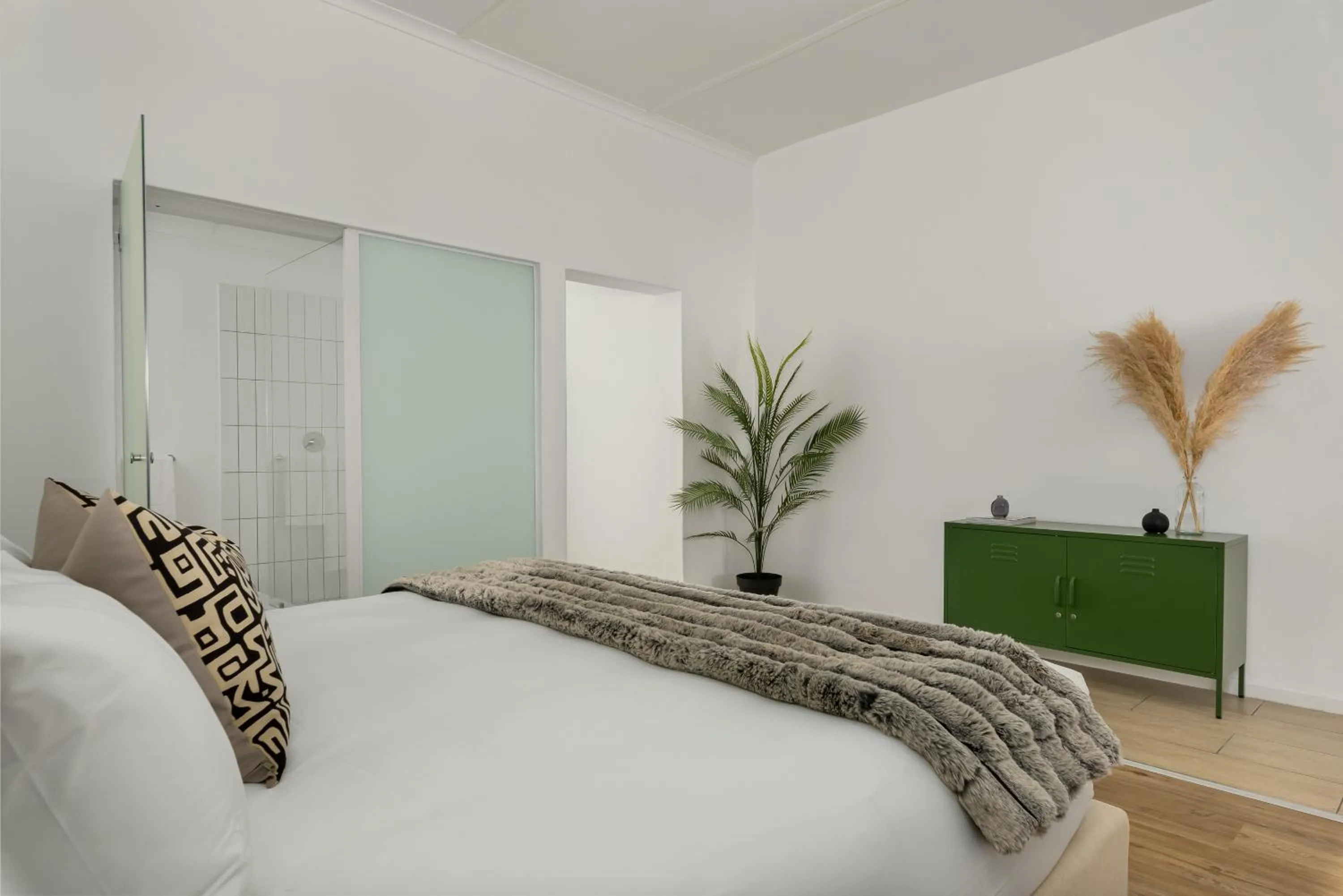 Bed in Neighbourgood Franschhoek