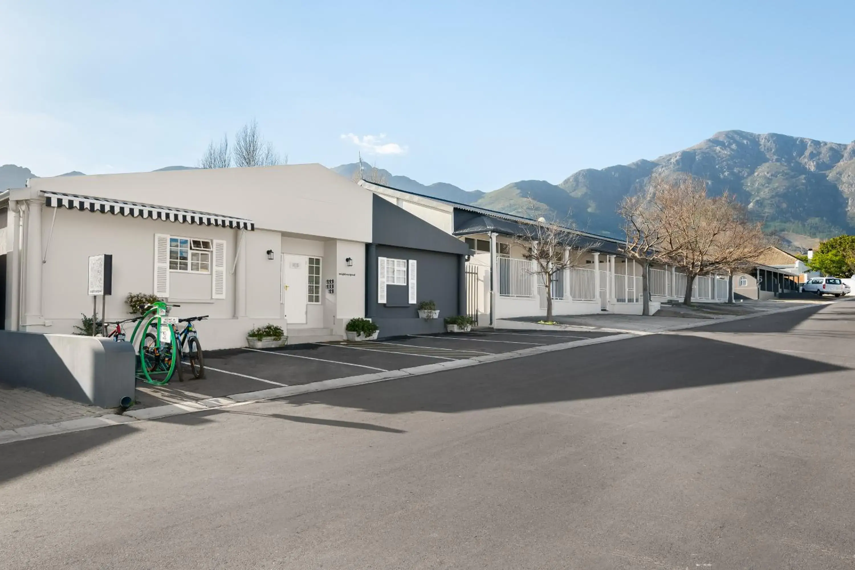 Property building in Neighbourgood Franschhoek Property building in Neighbourgood Franschhoek