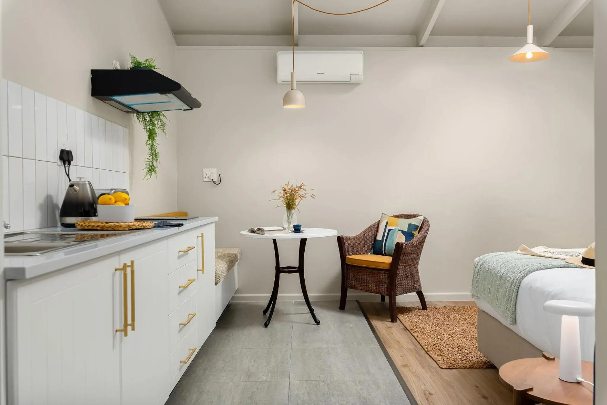 Kitchen or kitchenette, Bed in Neighbourgood Franschhoek