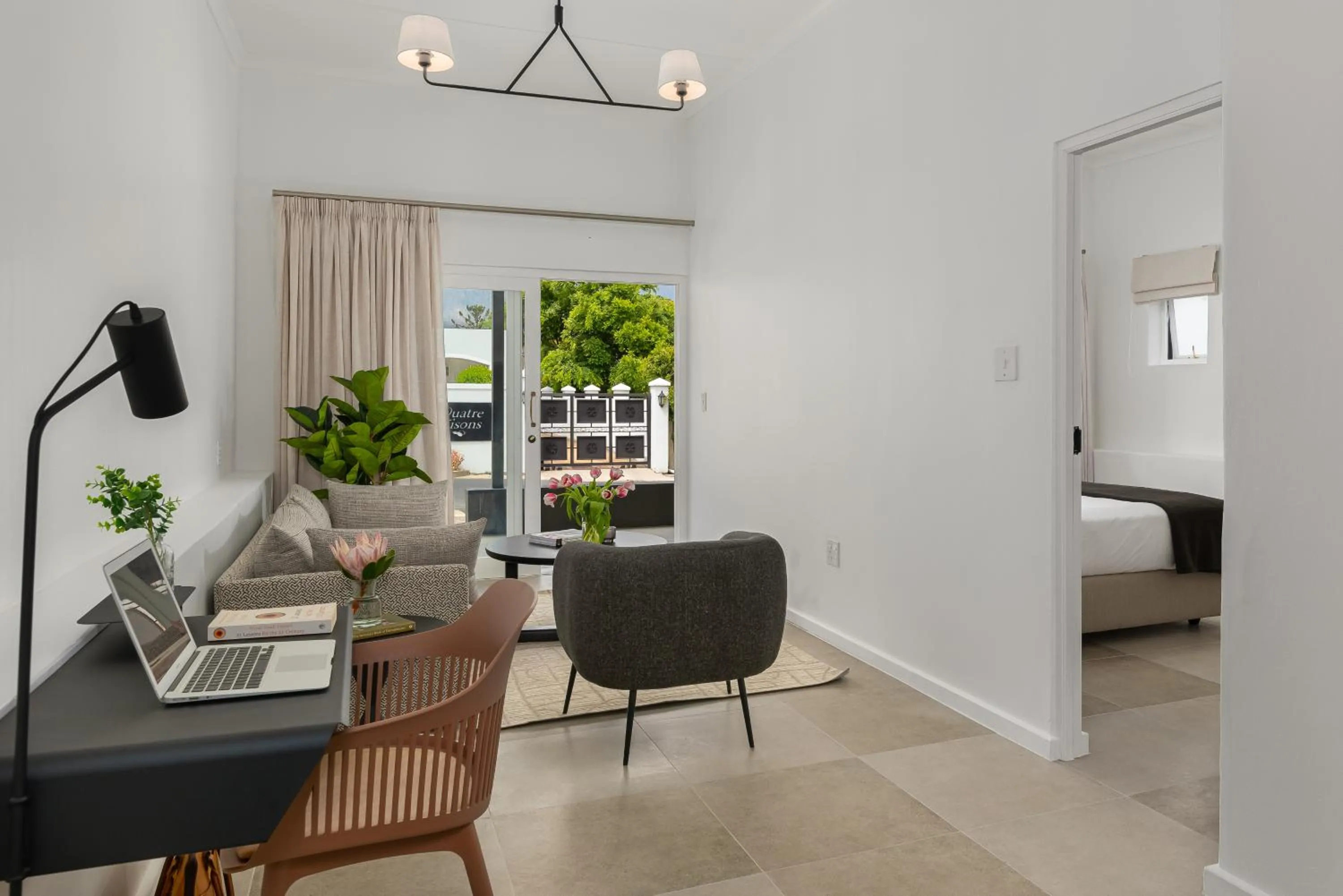 Living room, Bed in Neighbourgood Franschhoek