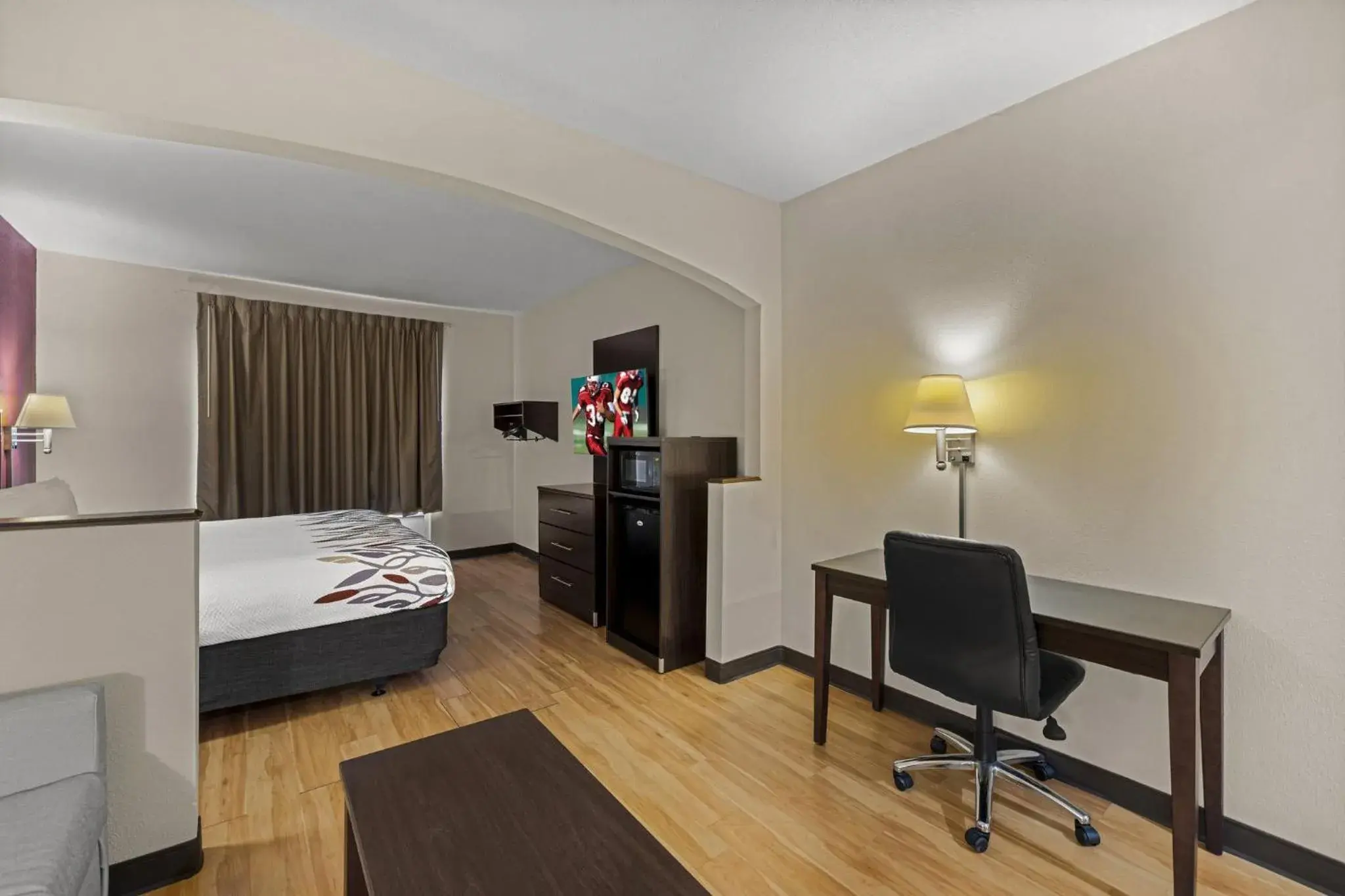 Suite King Room with Spa Bath Non-Smoking in Red Roof Inn & Suites Albany, GA Suite King Room with Spa Bath Non-Smoking in Red Roof Inn & Suites Albany, GA