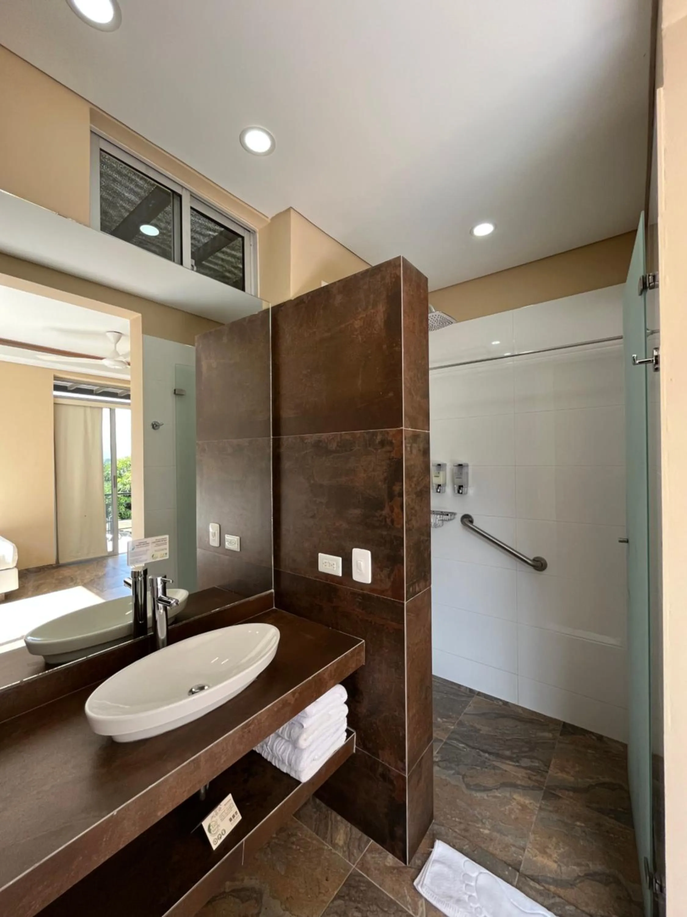 Shower in Natura Reservado - Hoteles Natura