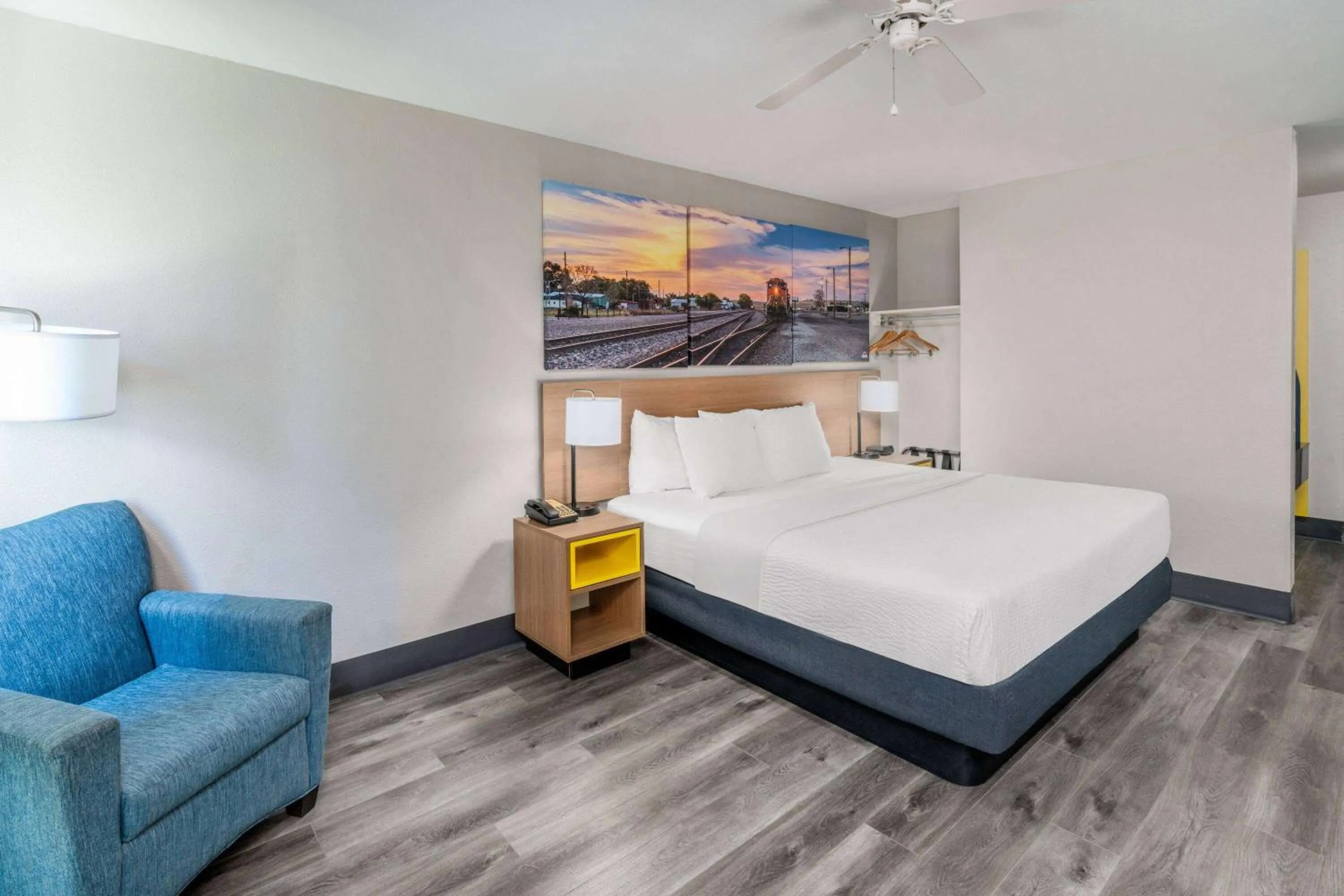 Photo of the whole room, Bed in Days Inn by Wyndham Lamar