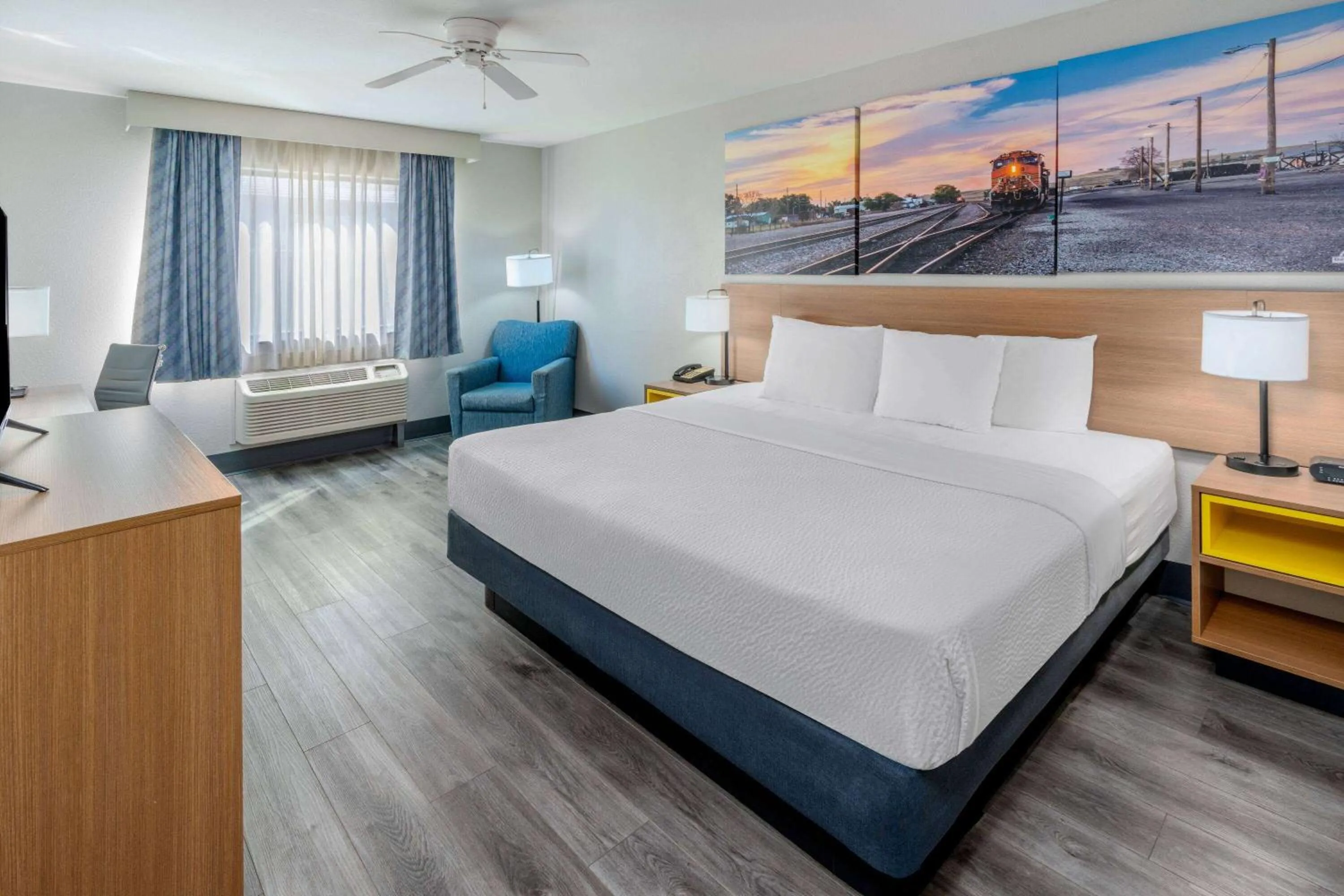 Photo of the whole room, Bed in Days Inn by Wyndham Lamar