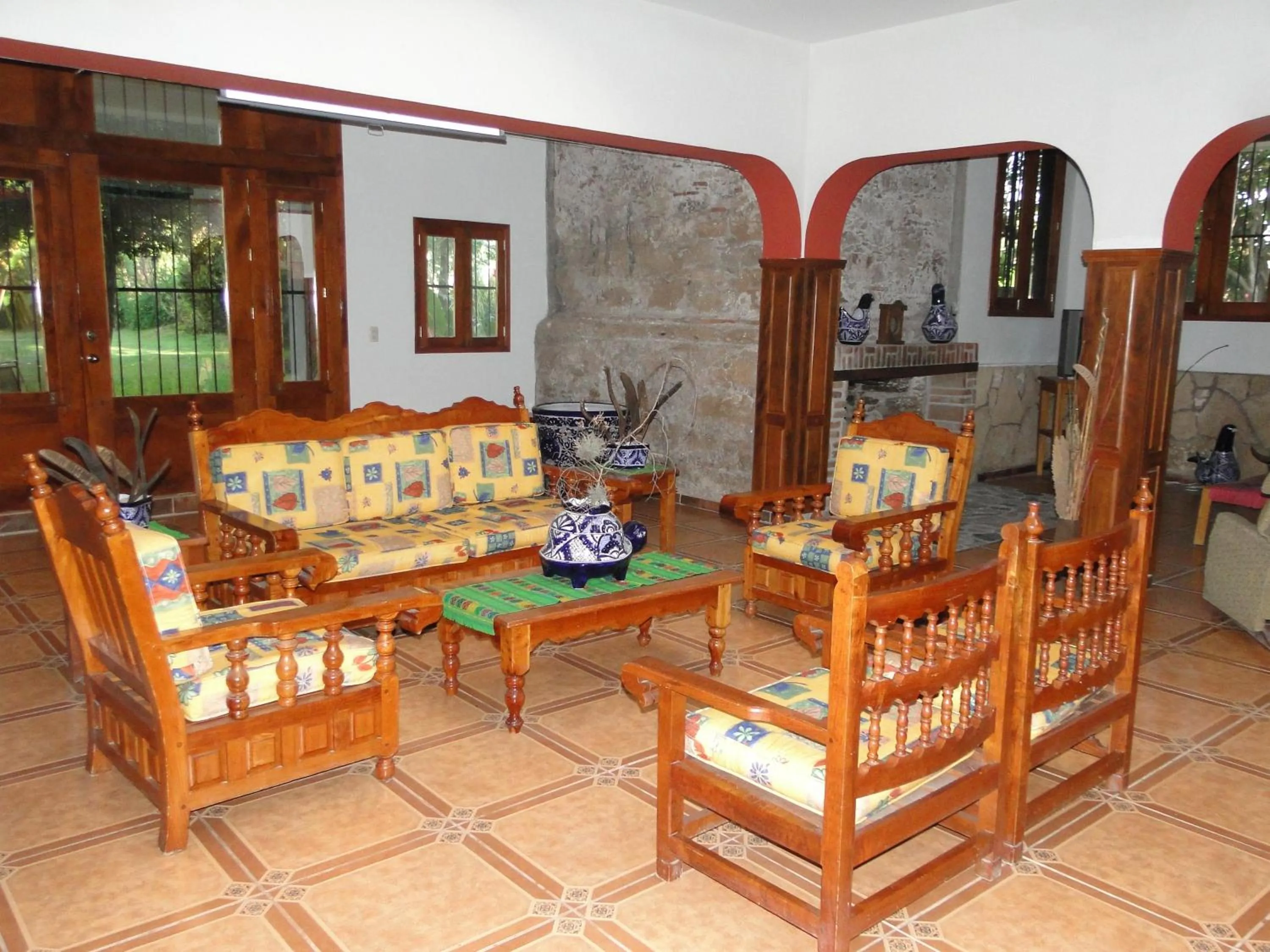 Communal lounge/ TV room in El Molino Hotel Boutique