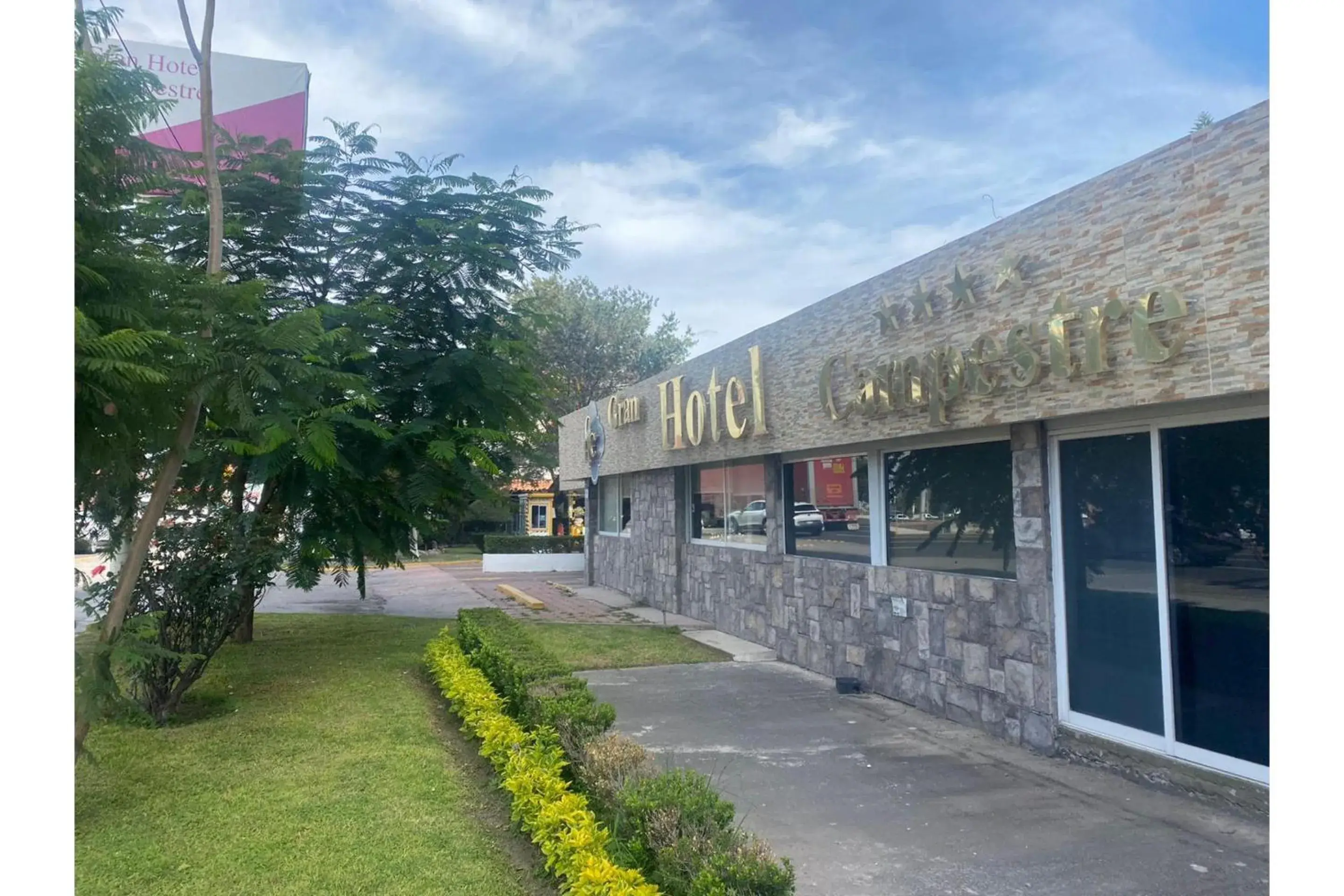 Facade/entrance in Capital O Gran Hotel Campestre Facade/entrance in Capital O Gran Hotel Campestre