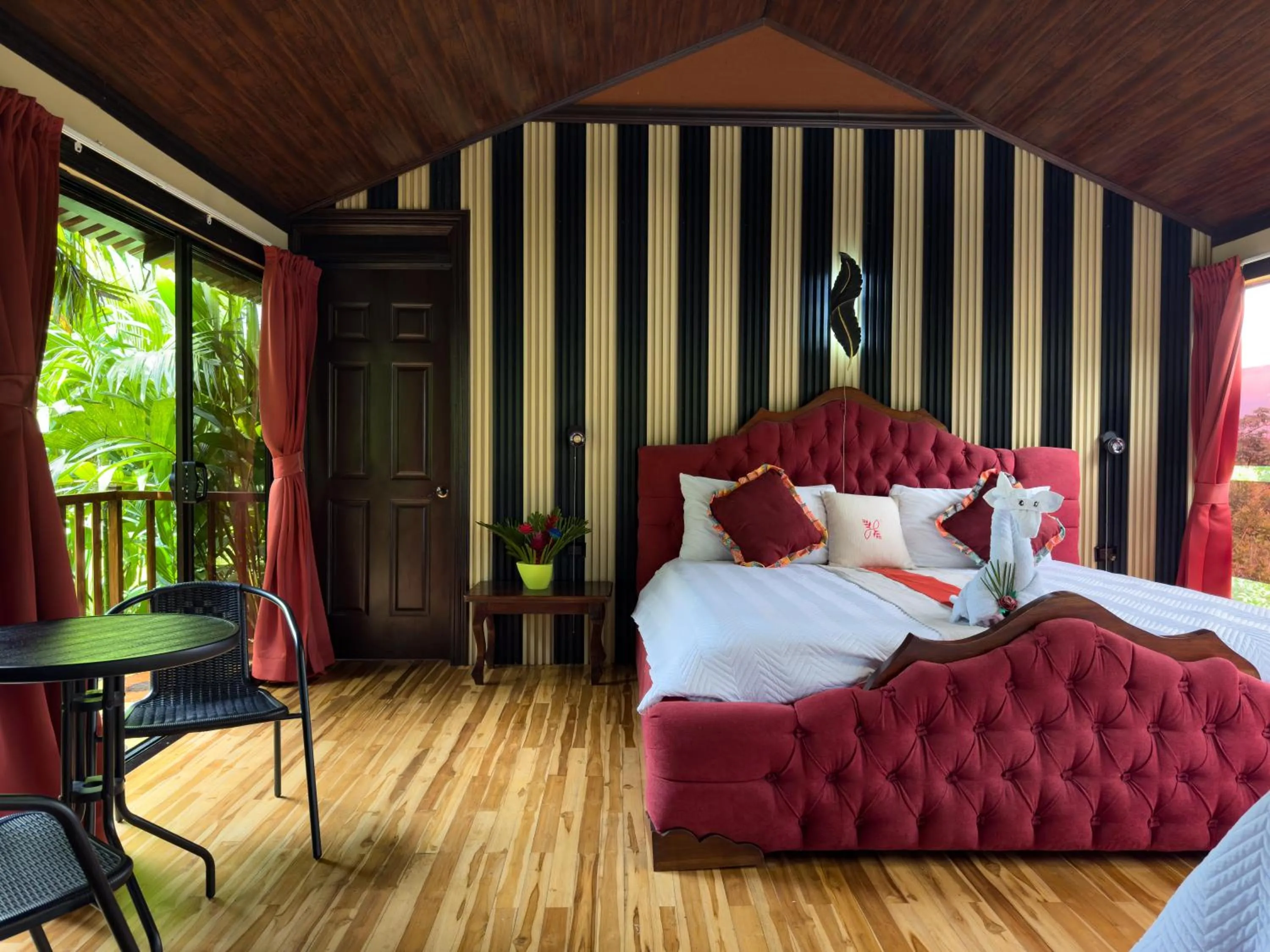 Bed in Hotel Heliconias Nature Inn & Hot Springs