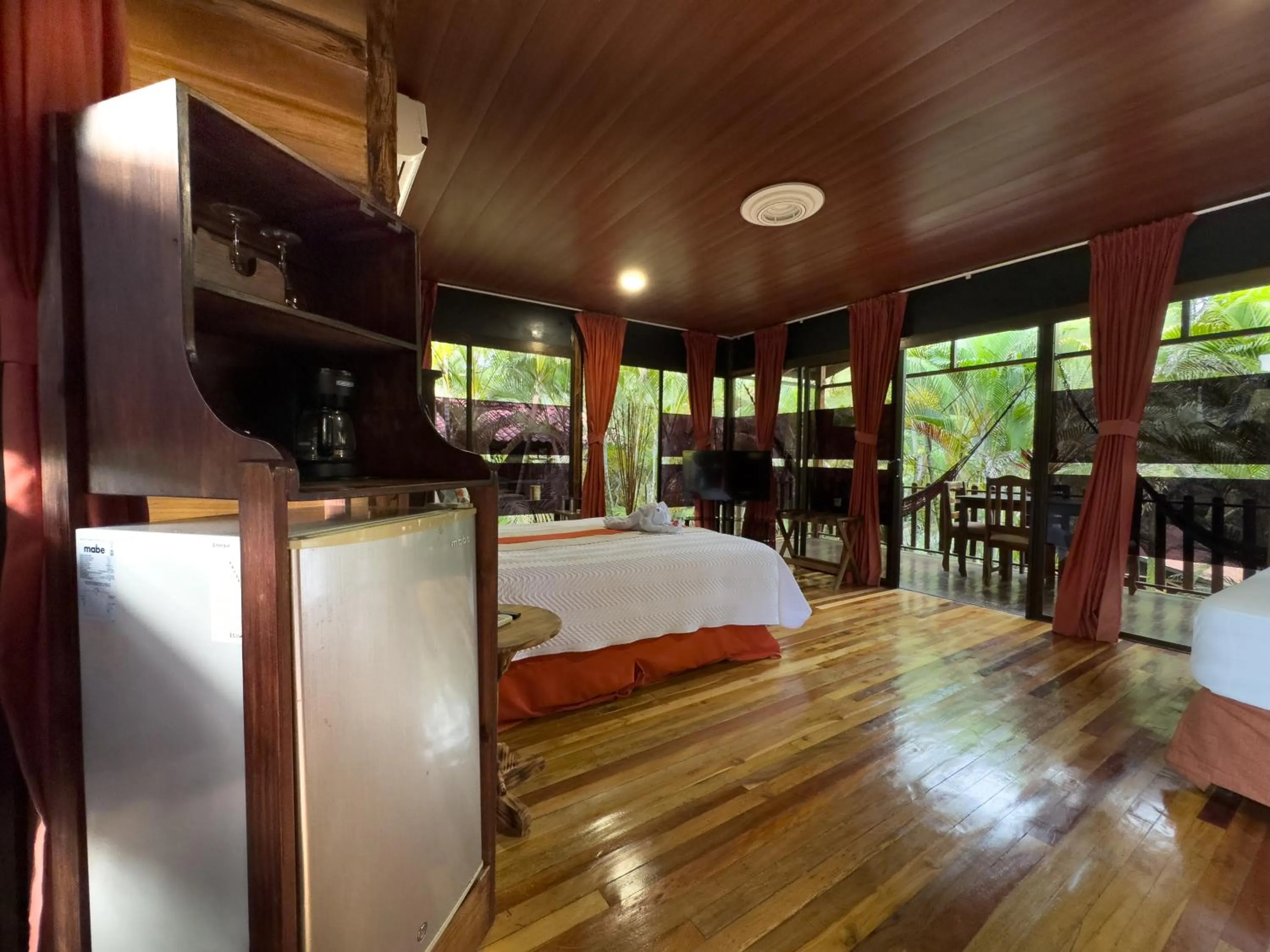 Bedroom, Bed in Hotel Heliconias Nature Inn & Hot Springs