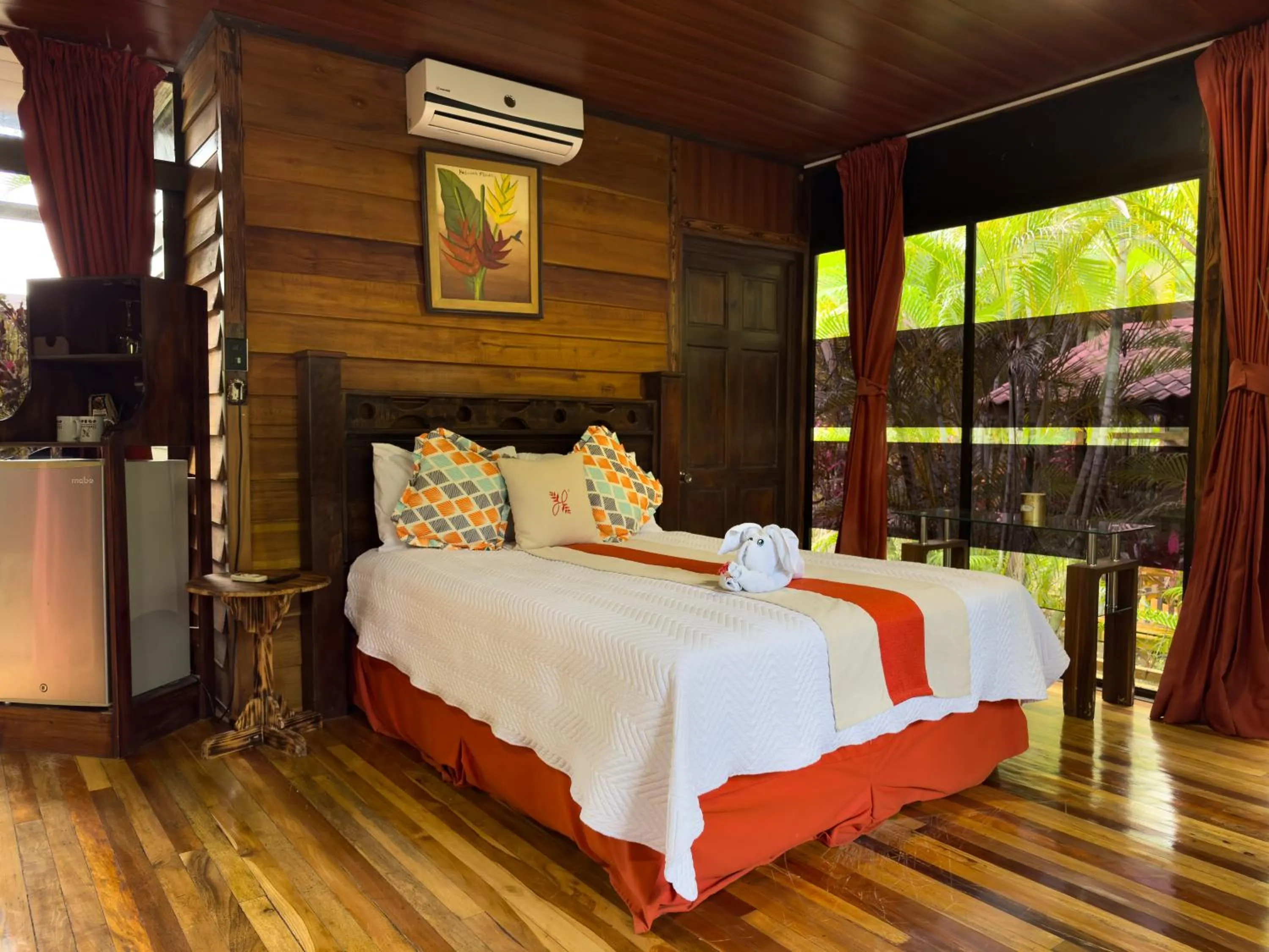 Bed in Hotel Heliconias Nature Inn & Hot Springs