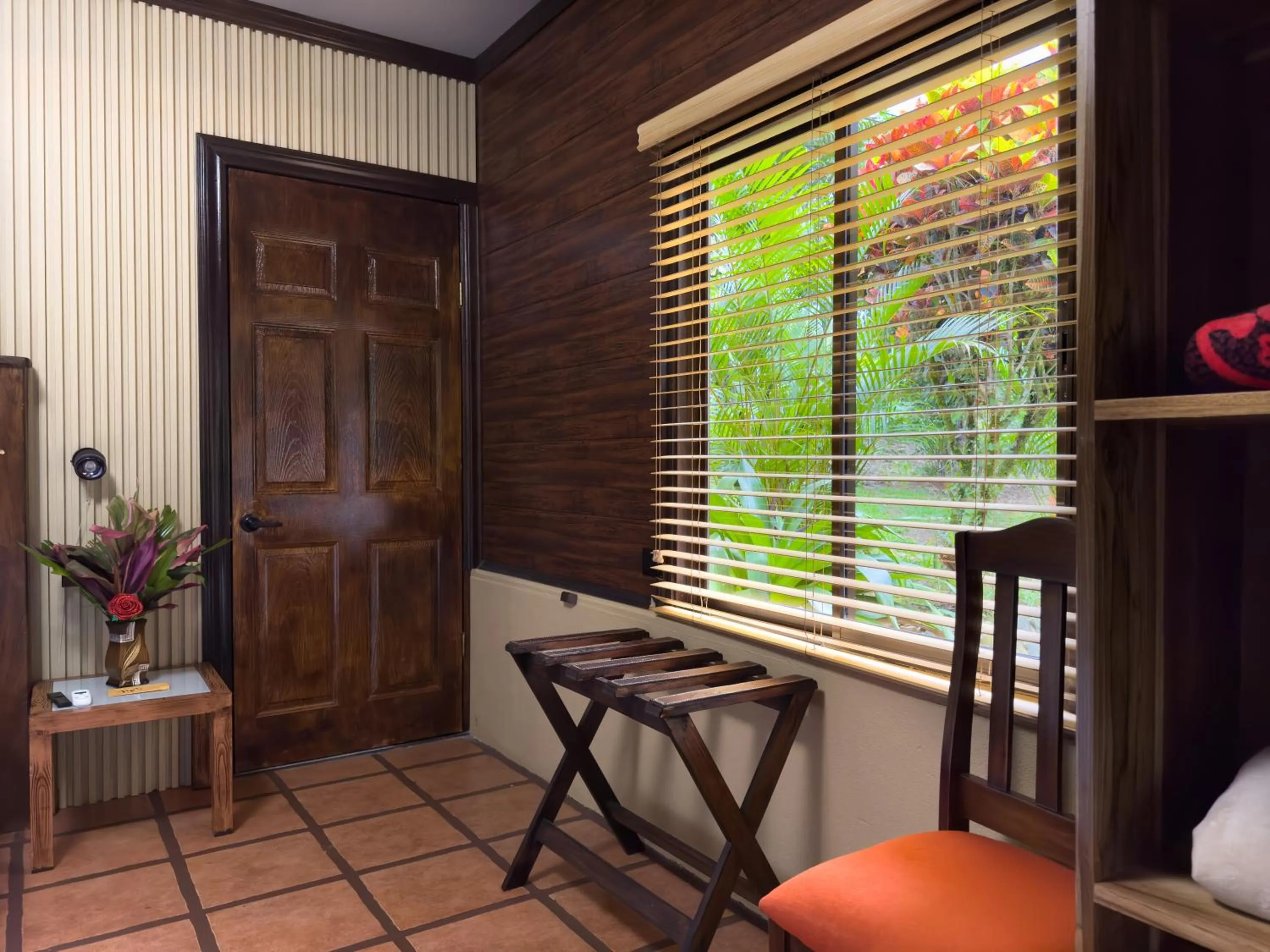 wardrobe in Hotel Heliconias Nature Inn & Hot Springs