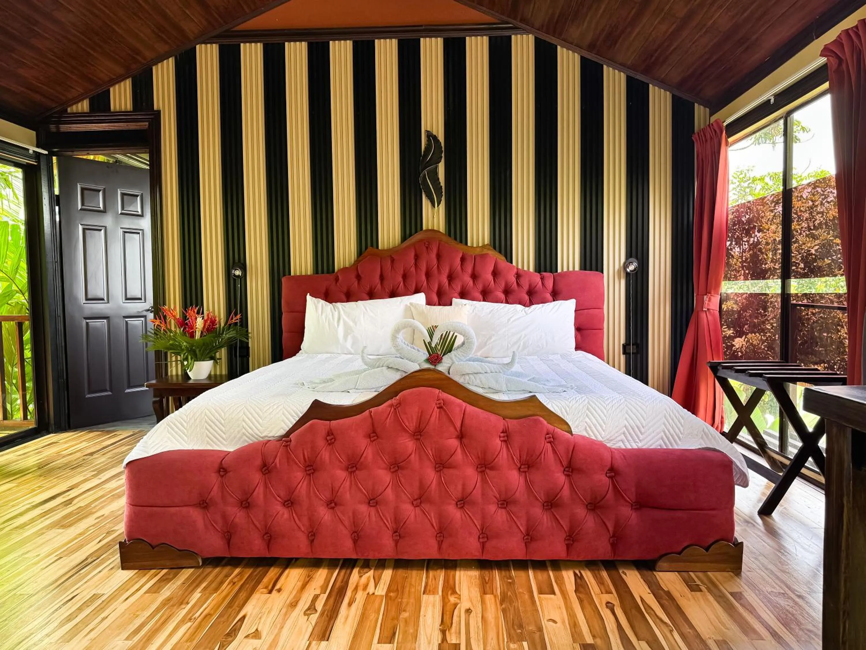 Bed in Hotel Heliconias Nature Inn & Hot Springs