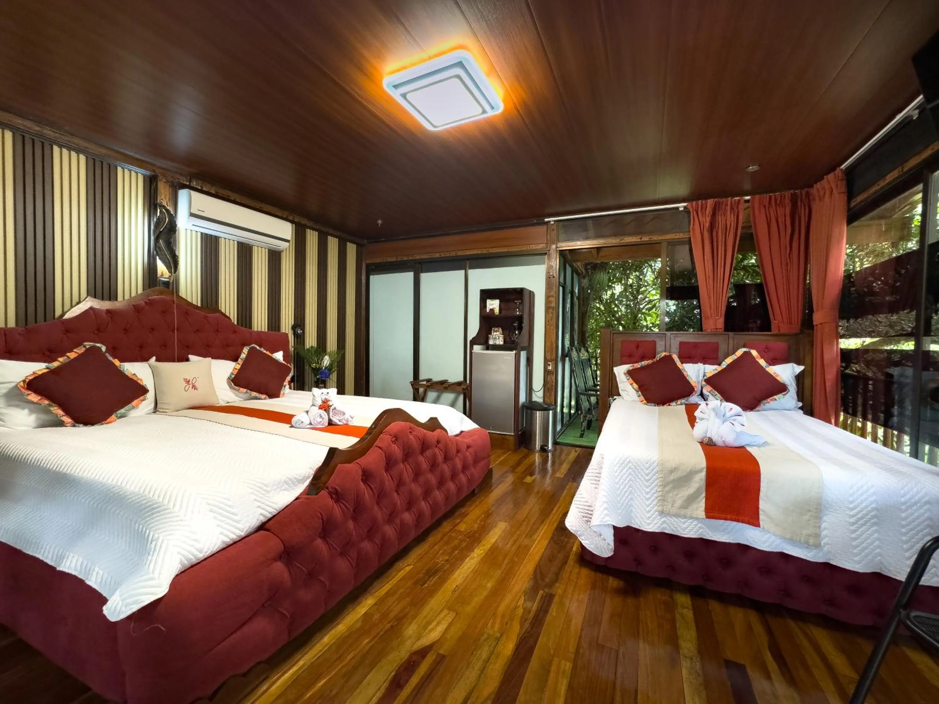 Bed in Hotel Heliconias Nature Inn & Hot Springs