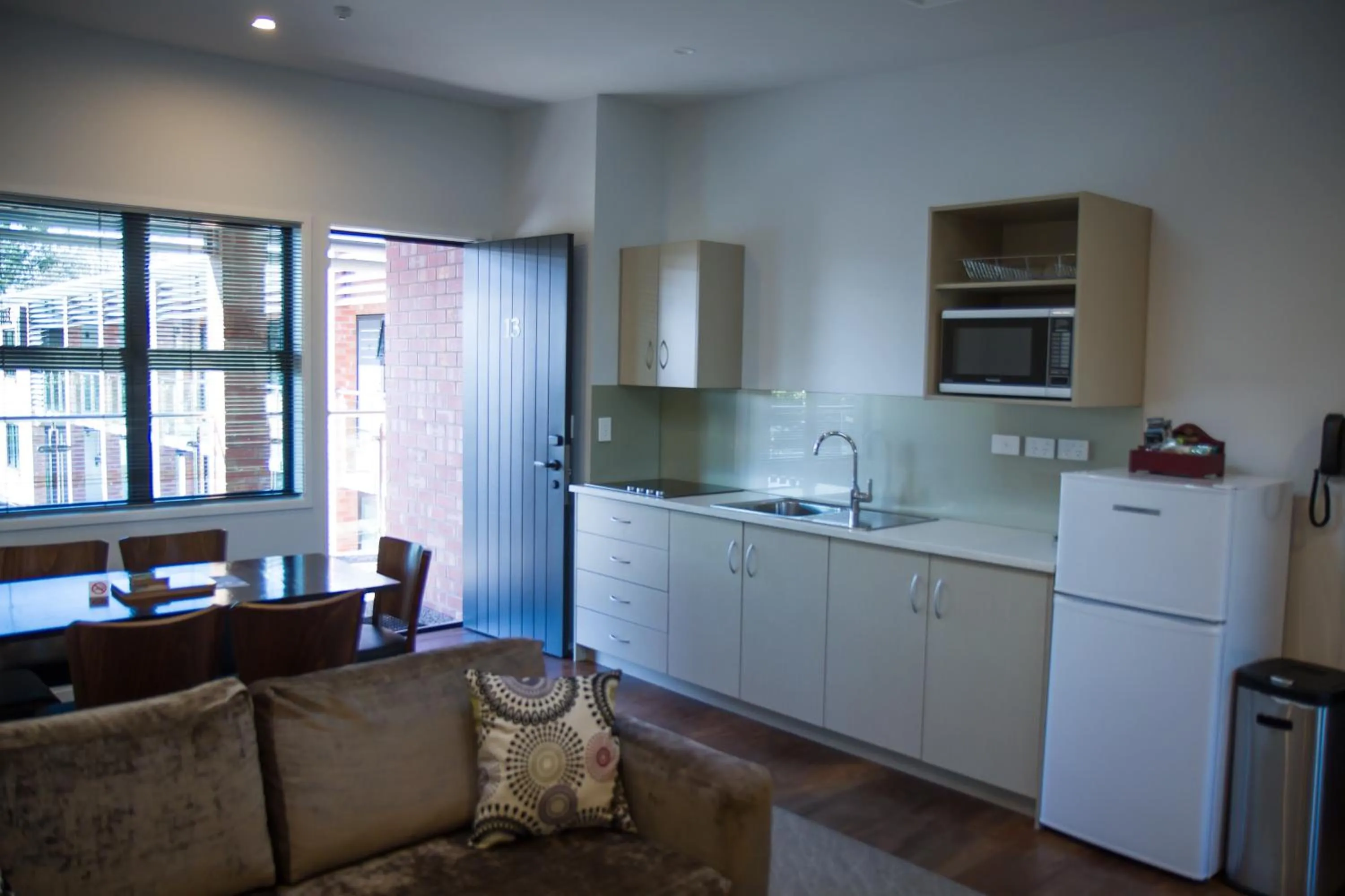 Kitchen or kitchenette in 850 Cameron Motel