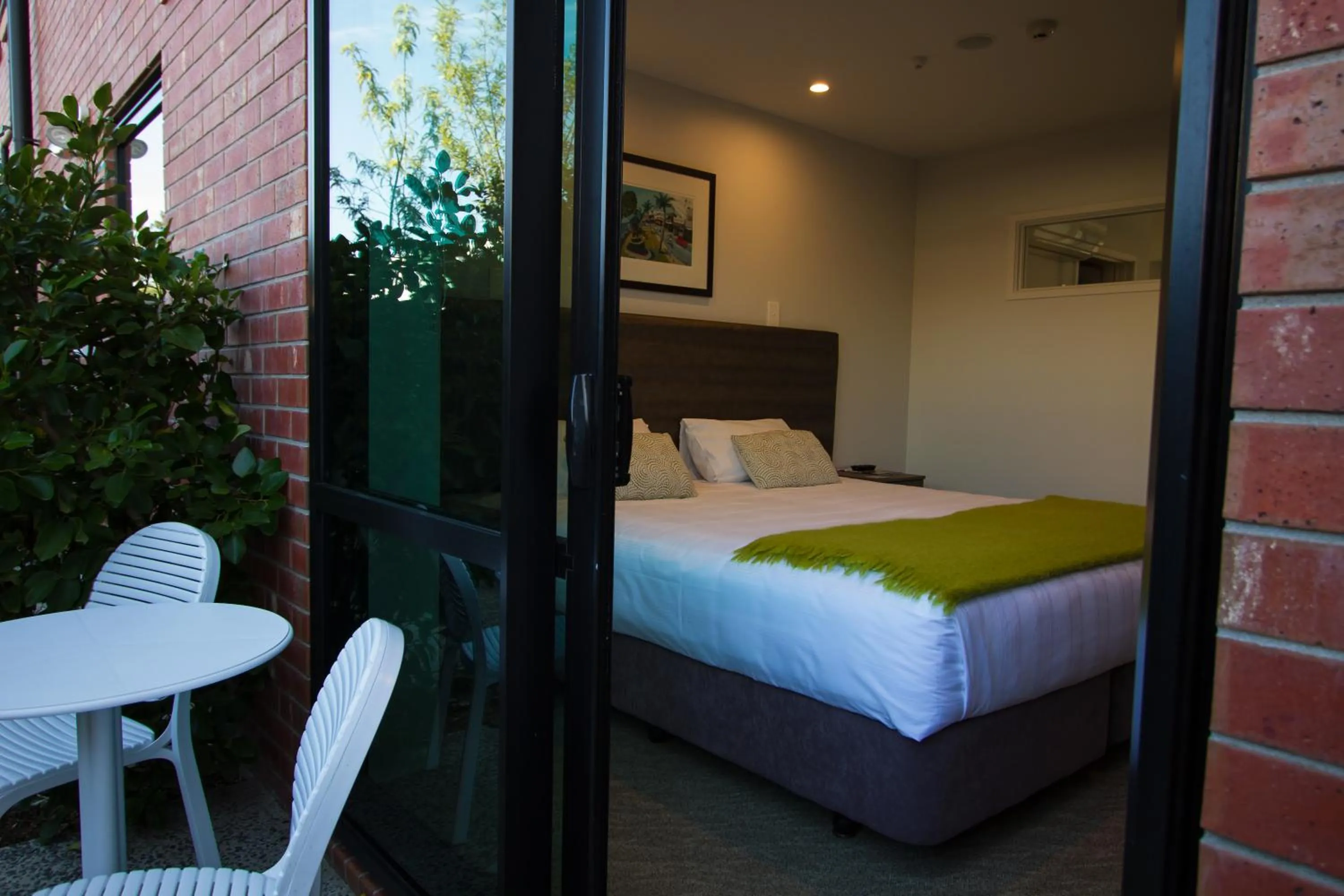 Bedroom, Bed in 850 Cameron Motel