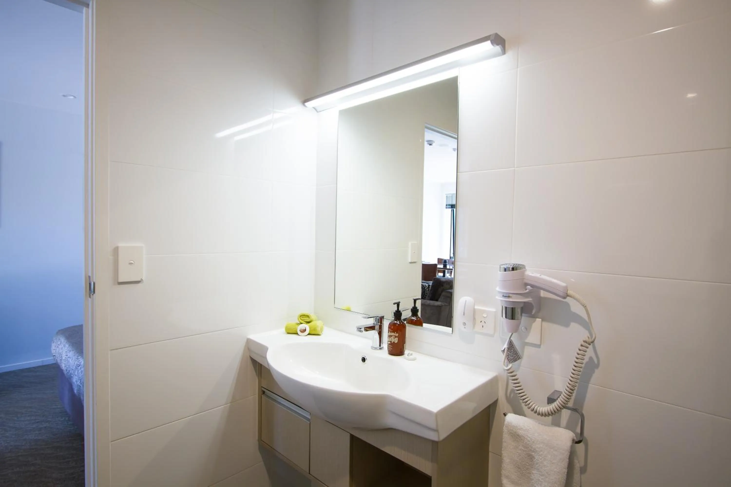 Bathroom in 850 Cameron Motel