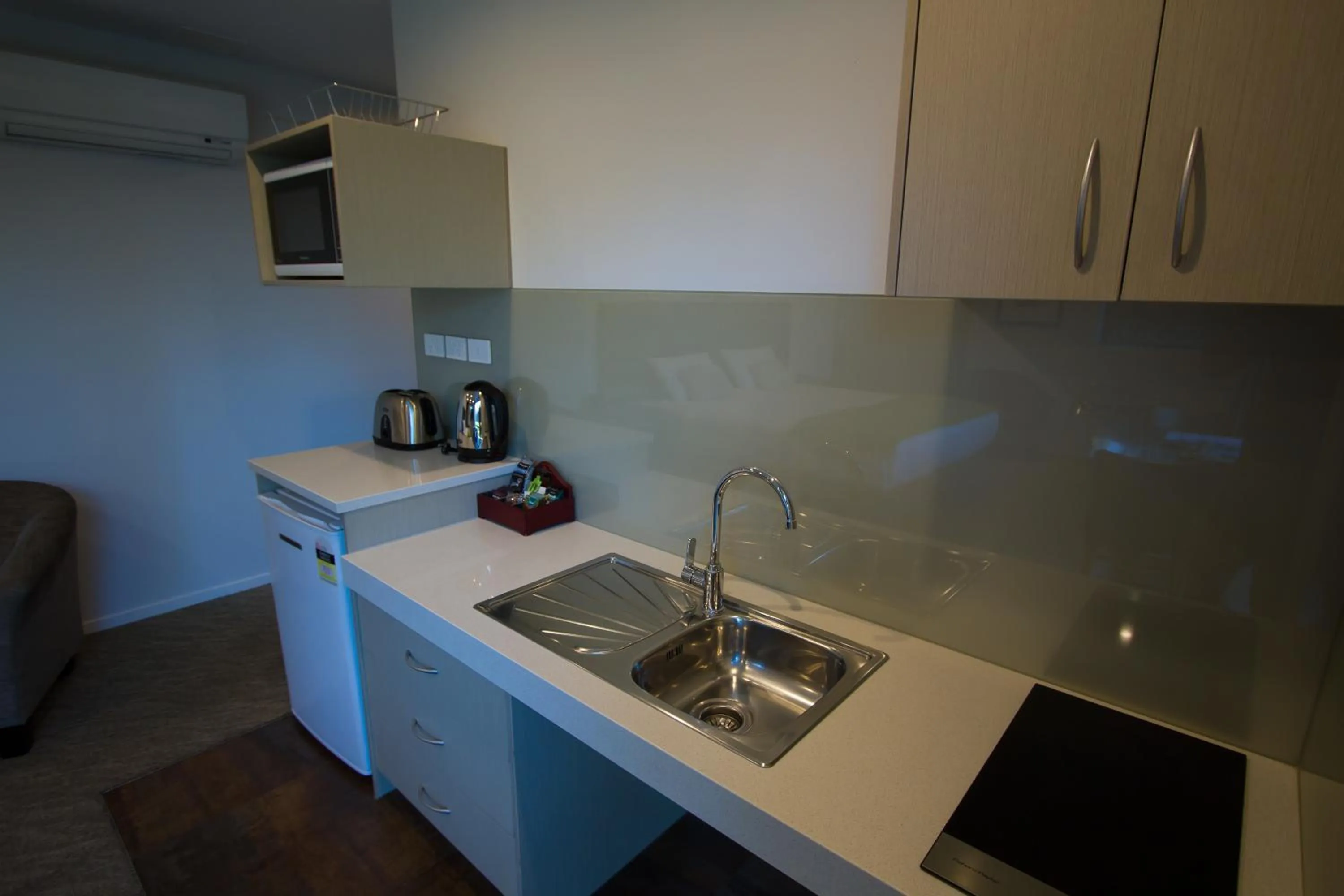 Kitchen or kitchenette in 850 Cameron Motel
