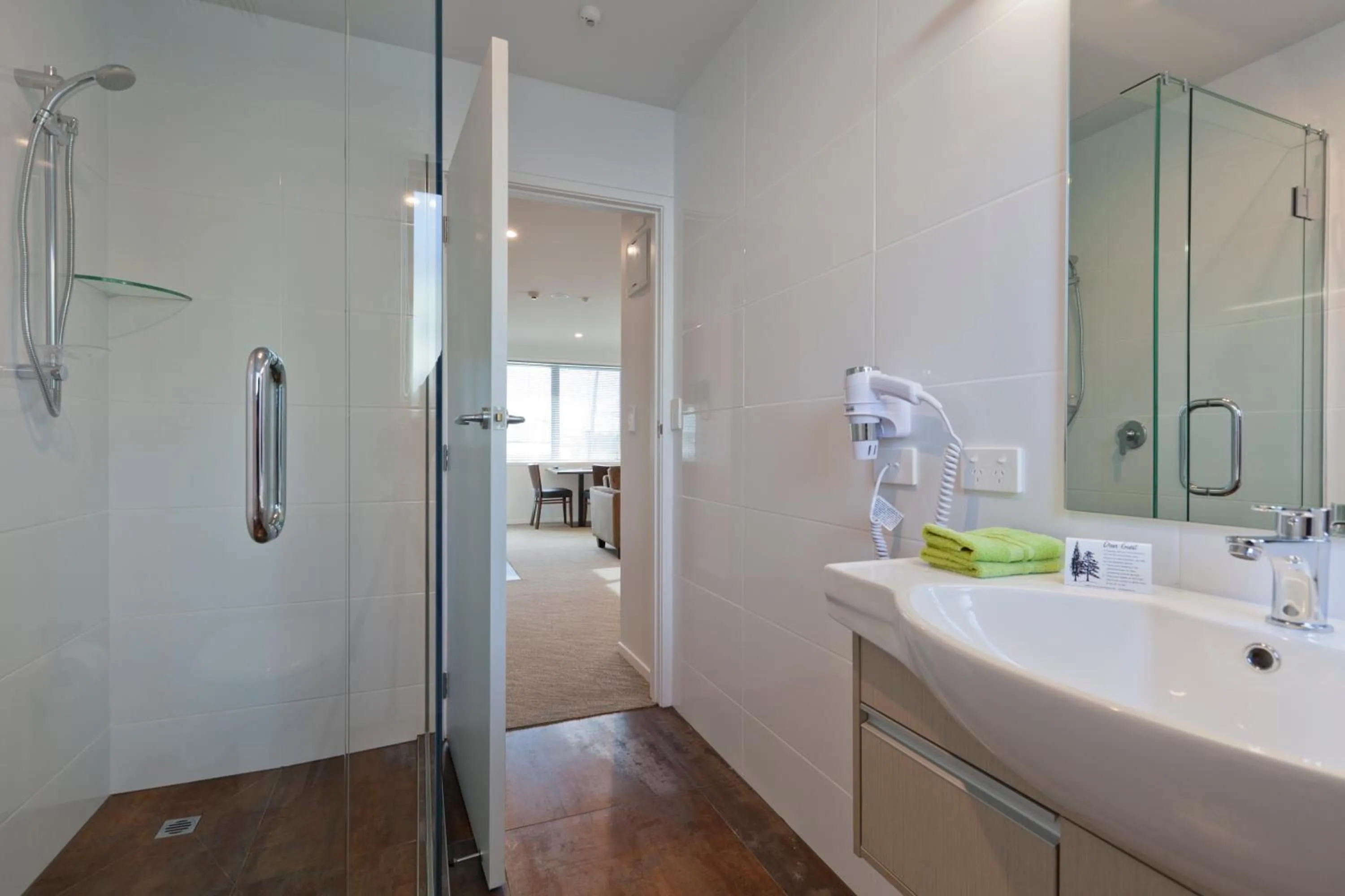 Bathroom in 850 Cameron Motel