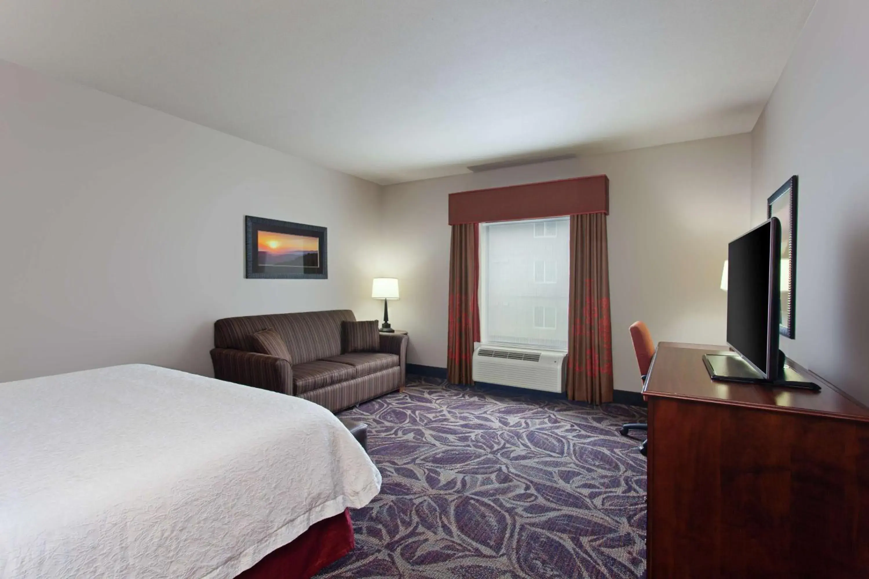 Bedroom, Bed in Hampton Inn Seattle/Everett Downtown Bedroom, Bed in Hampton Inn Seattle/Everett Downtown