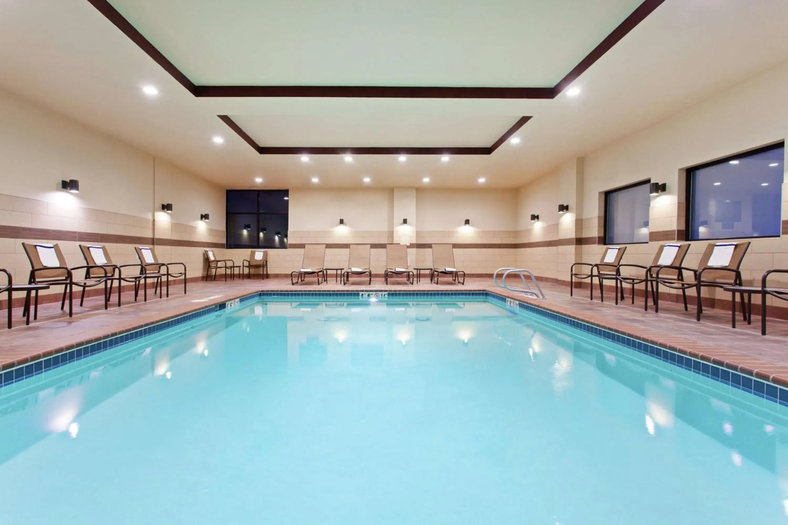 Pool view in Hampton Inn Seattle/Everett Downtown Pool view in Hampton Inn Seattle/Everett Downtown
