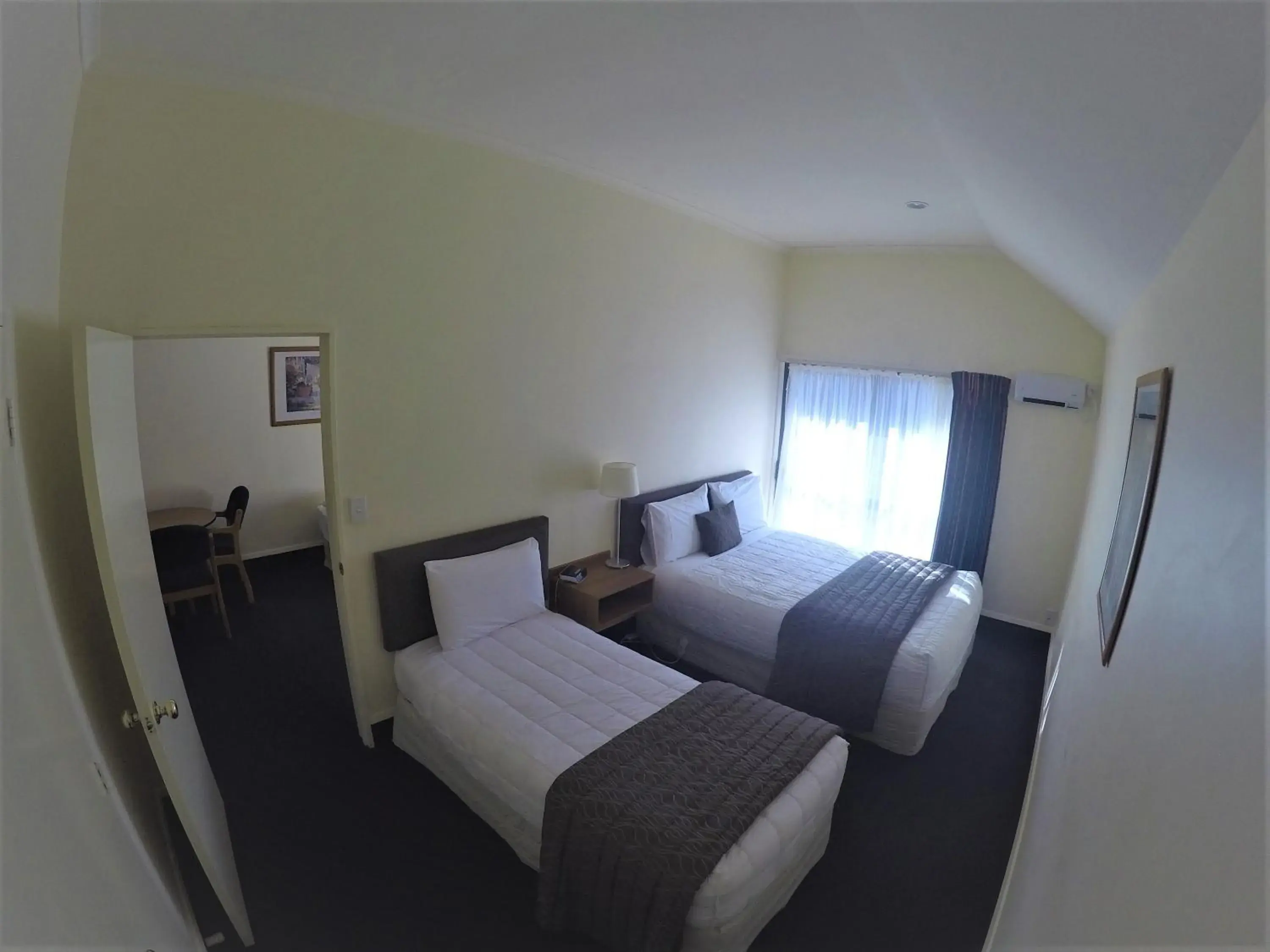 Bed in The Peaks Motor Inn Bed in The Peaks Motor Inn