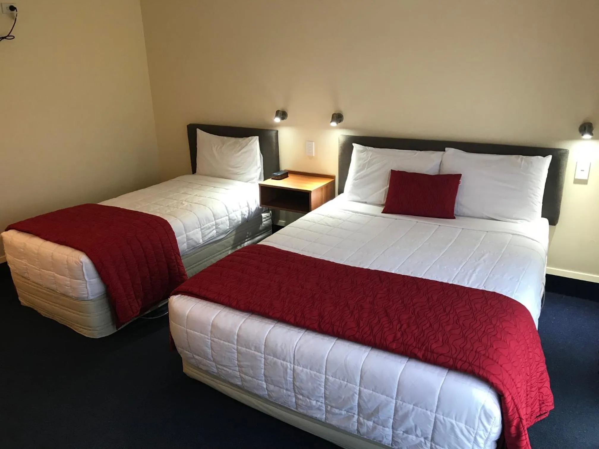 Bed in The Peaks Motor Inn