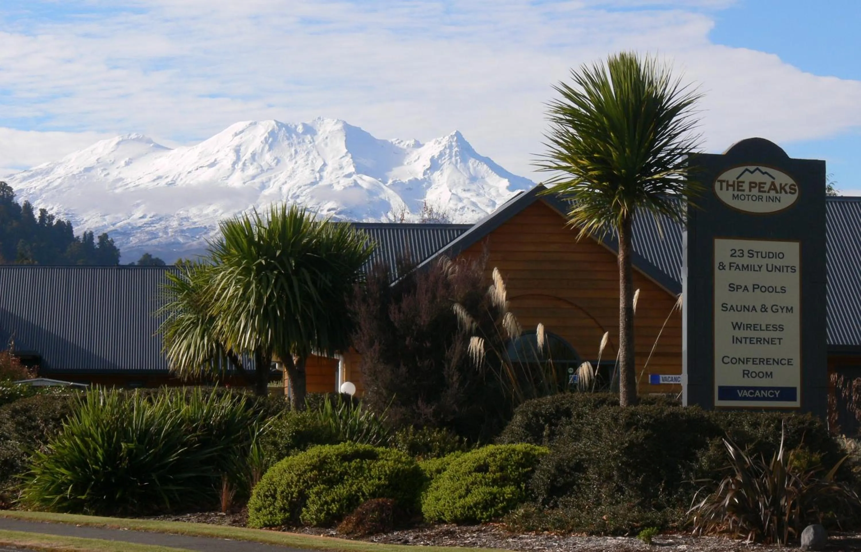 Facade/entrance in The Peaks Motor Inn
