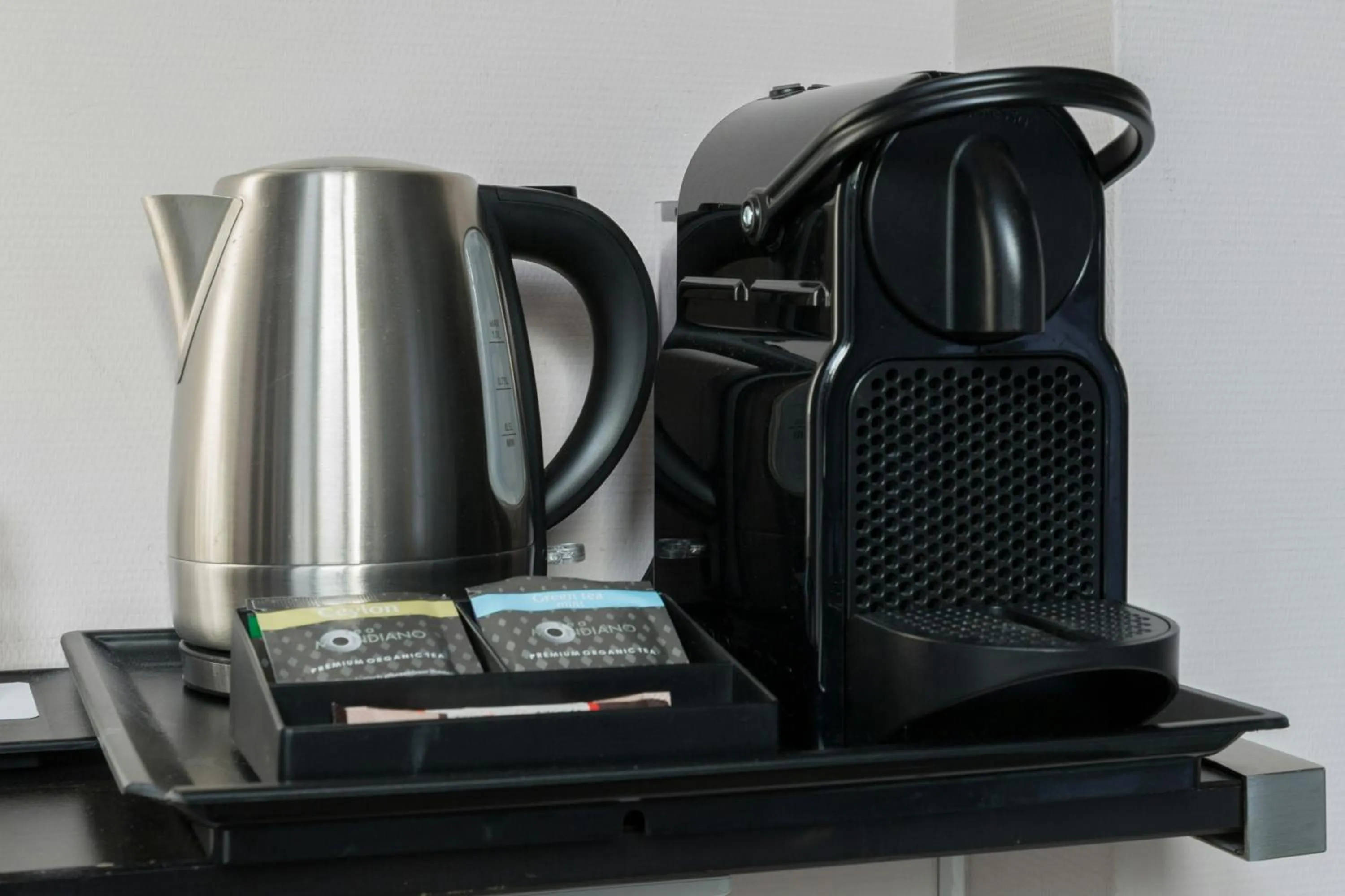 Coffee/tea facilities in Leonardo Hotel Utrecht City Center