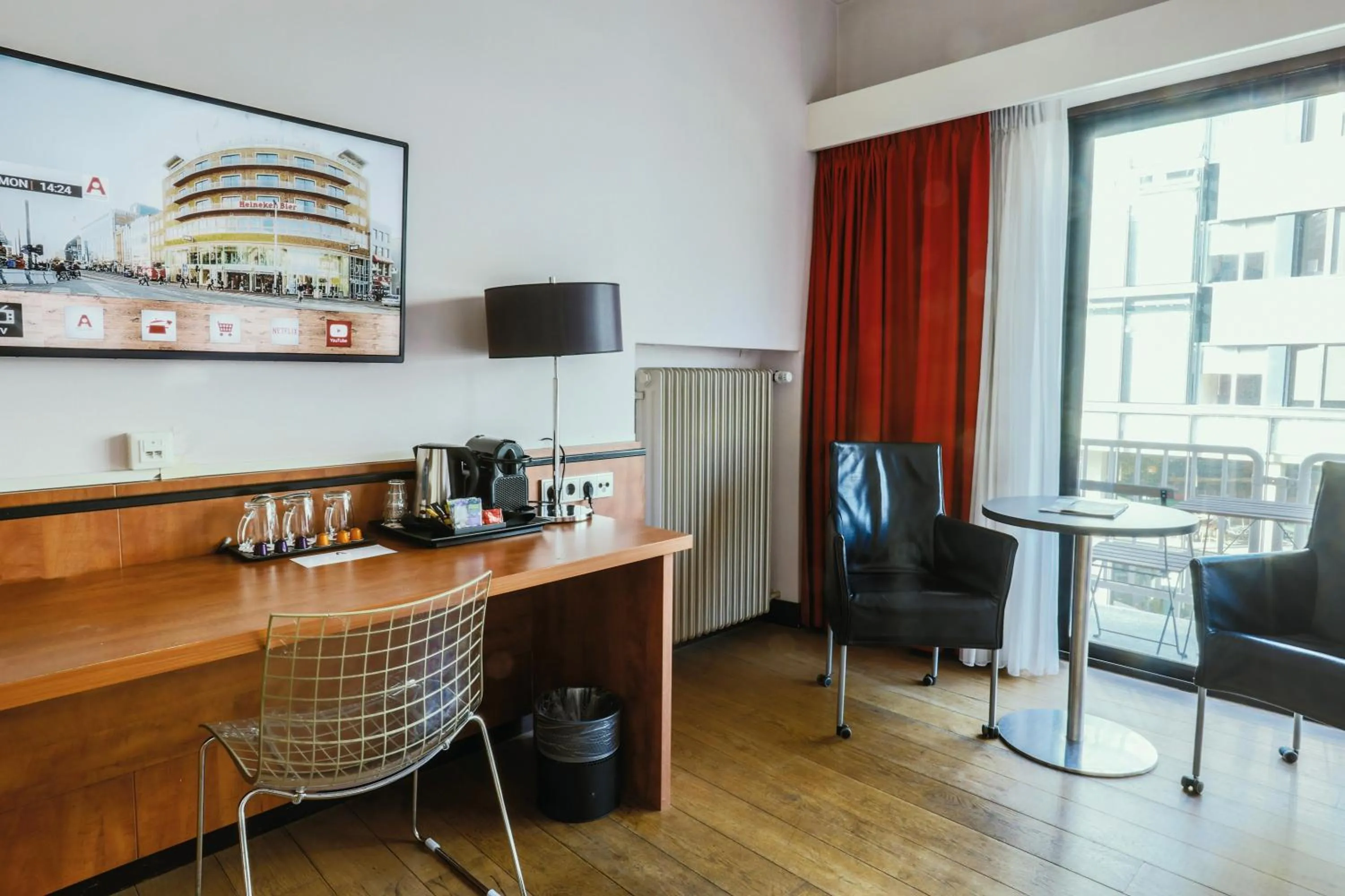 Photo of the whole room in Leonardo Hotel Utrecht City Center