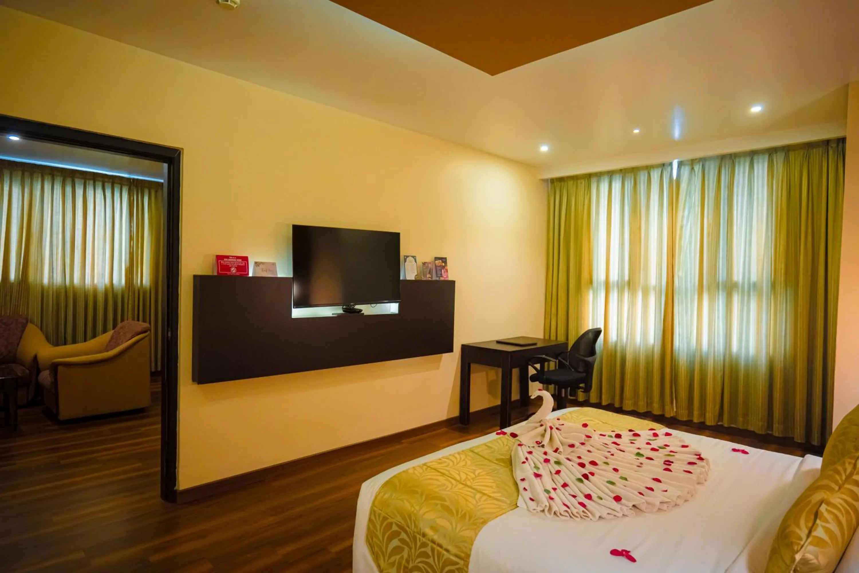 Bedroom, Bed in Poppys Hotel Madurai