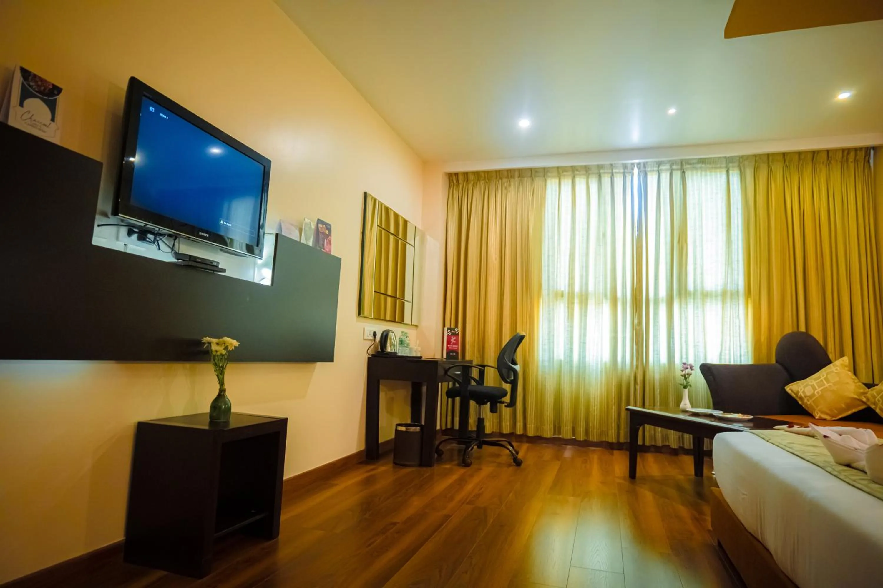 TV and multimedia, Bed in Poppys Hotel Madurai