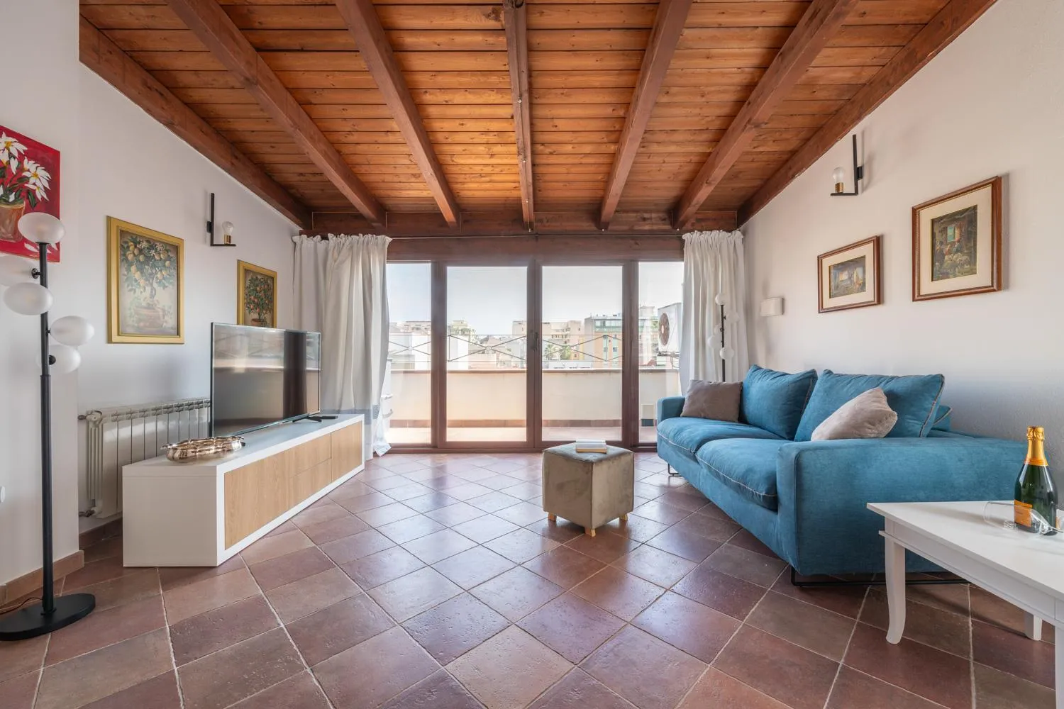 Seating area in Greta House San Benedetto