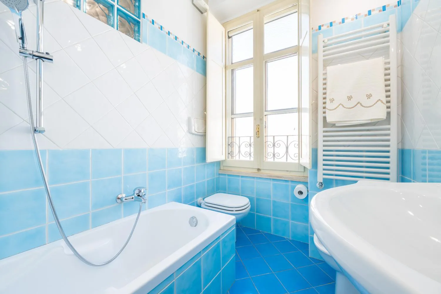 Toilet in Greta House San Benedetto