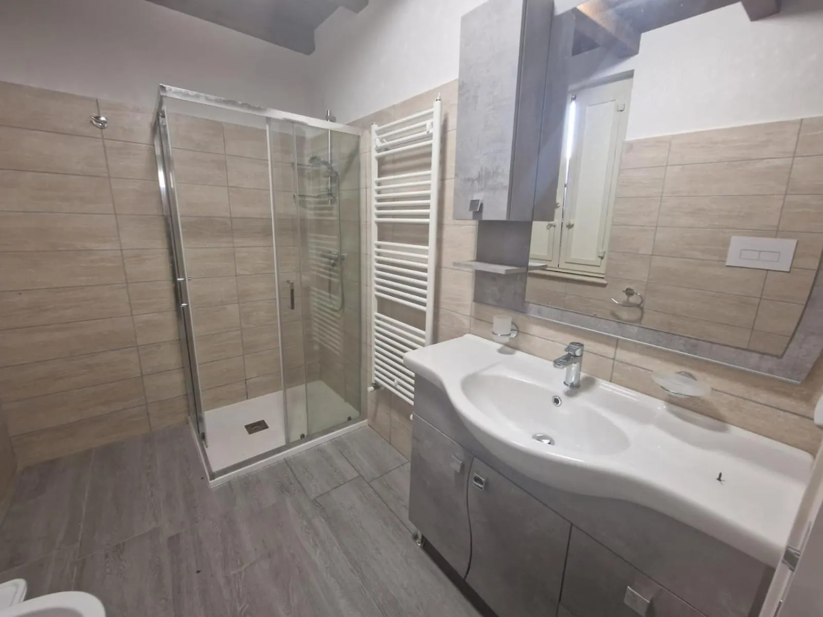 Shower in Residence Mirella