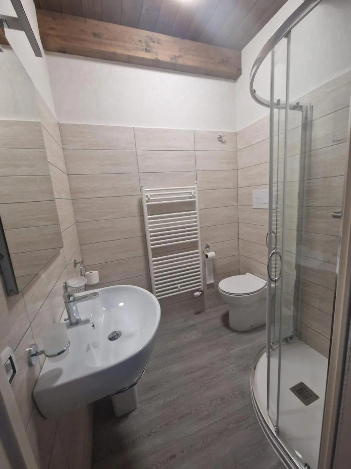 Shower in Residence Mirella