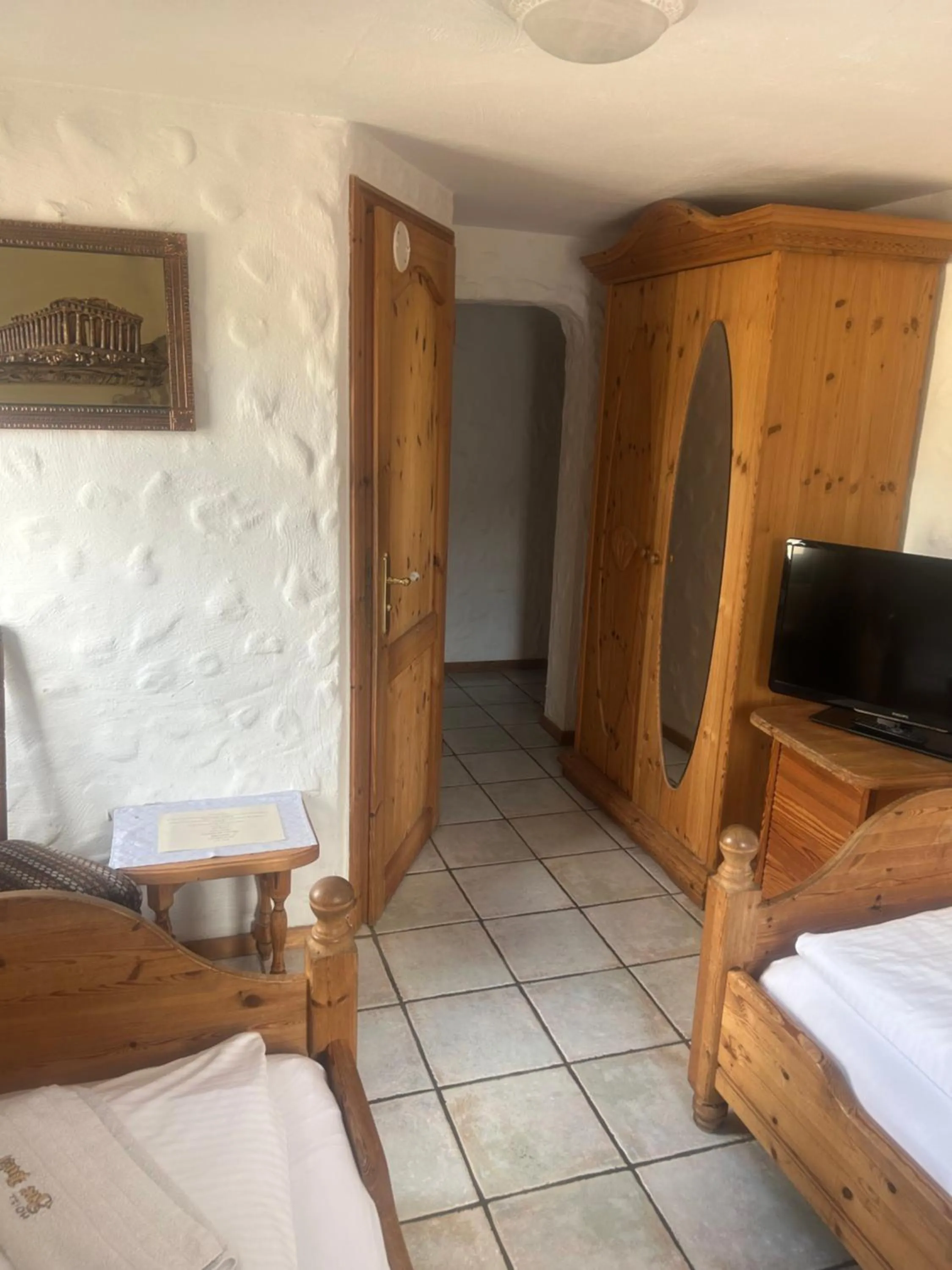 wardrobe, Bed in Gasthof zur Post