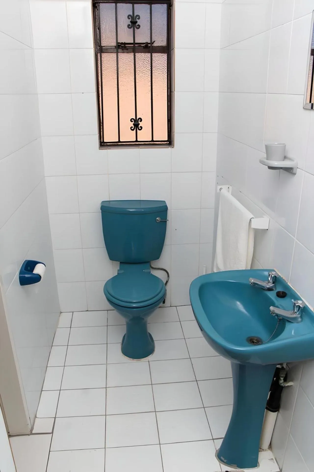 Toilet in Meredale Lodge