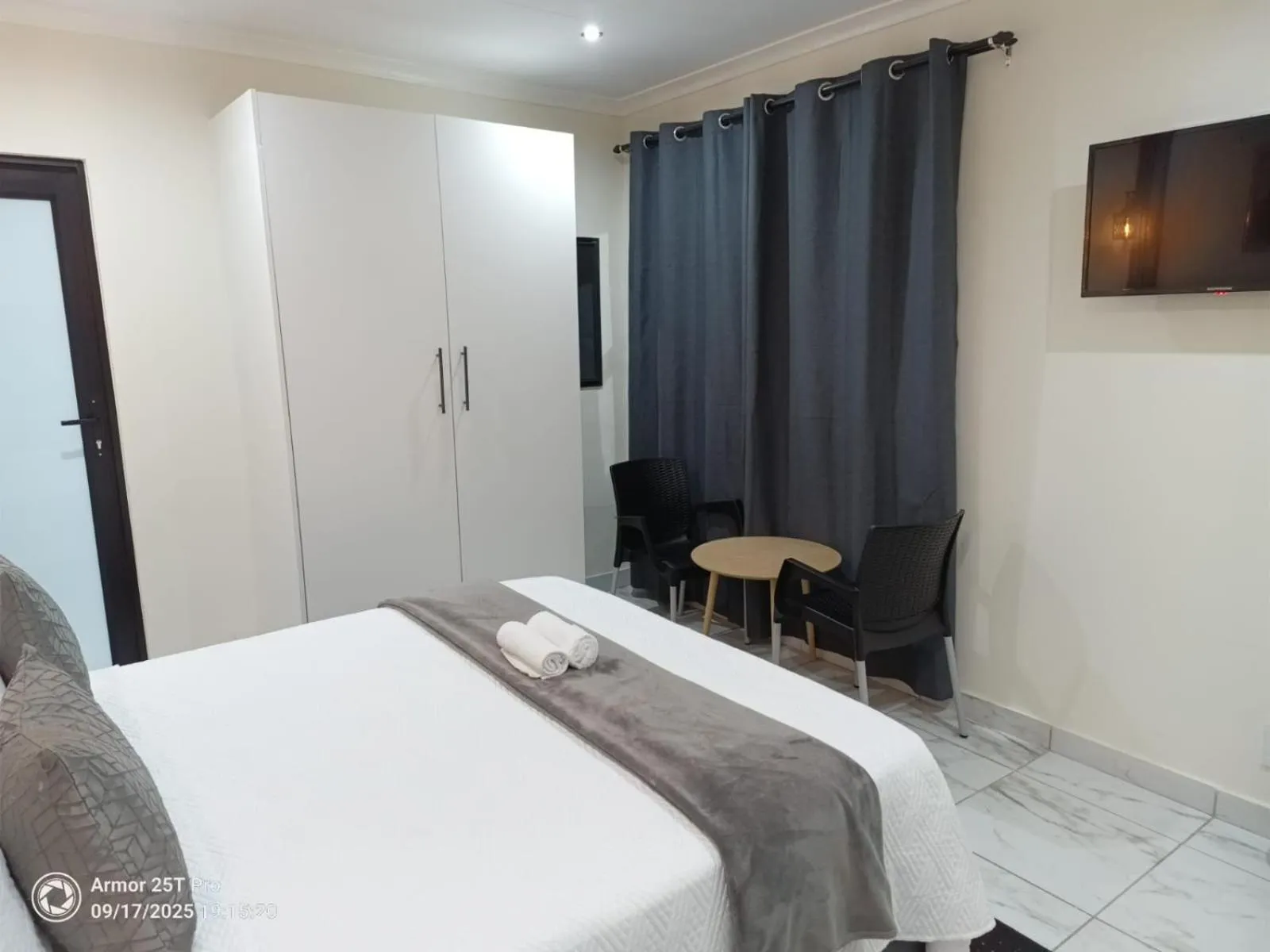 TV and multimedia, Bed in Meredale Lodge