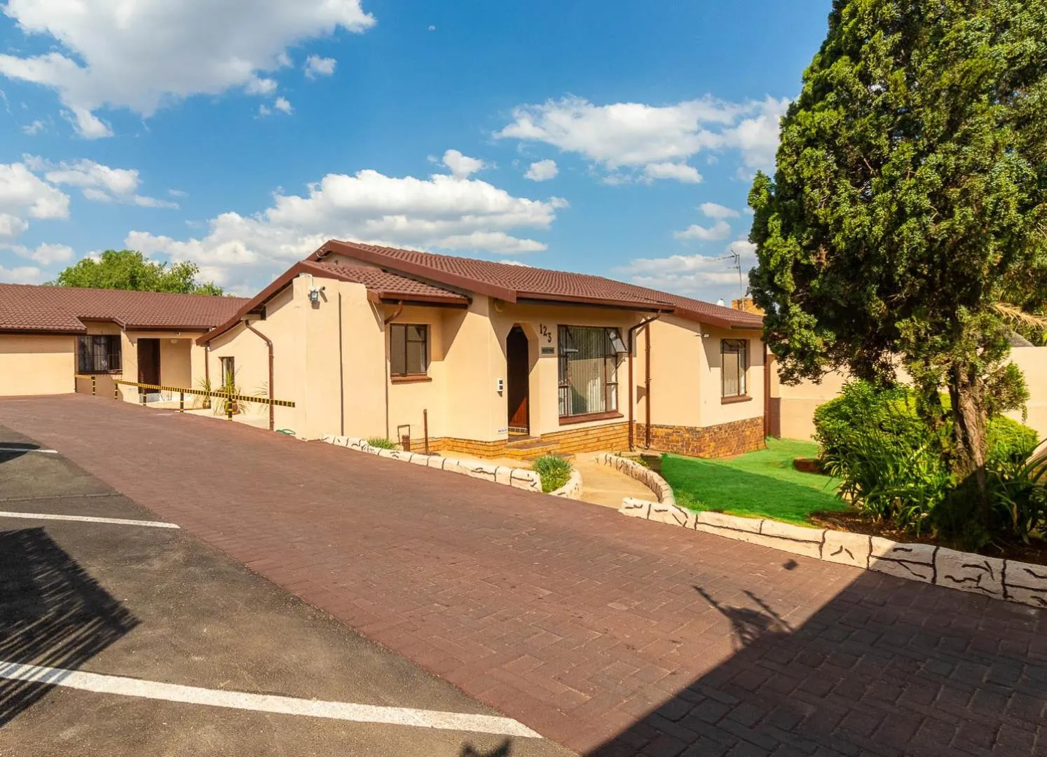 Property building in Meredale Lodge