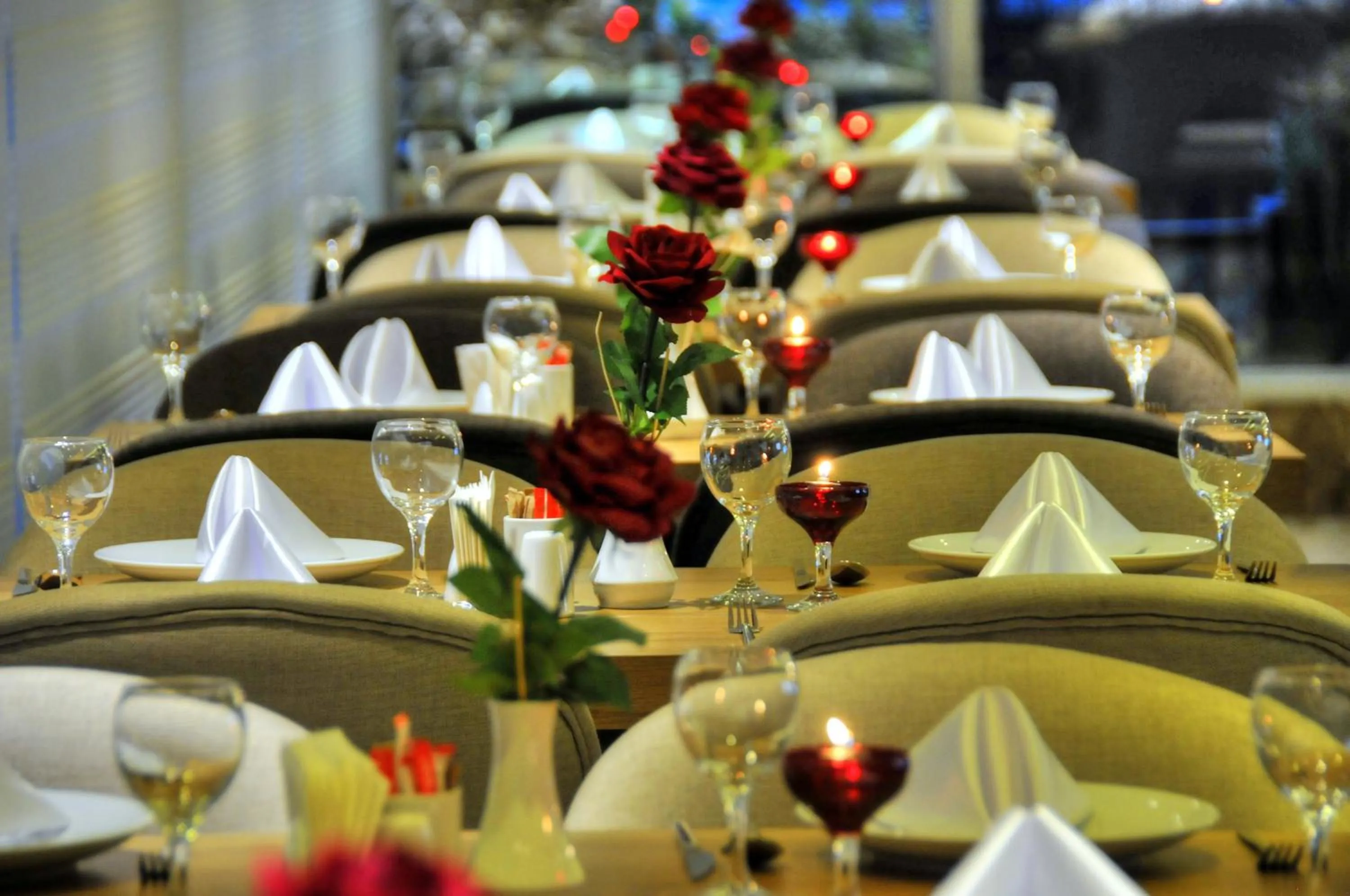 Restaurant/places to eat in Golden Deluxe Hotel