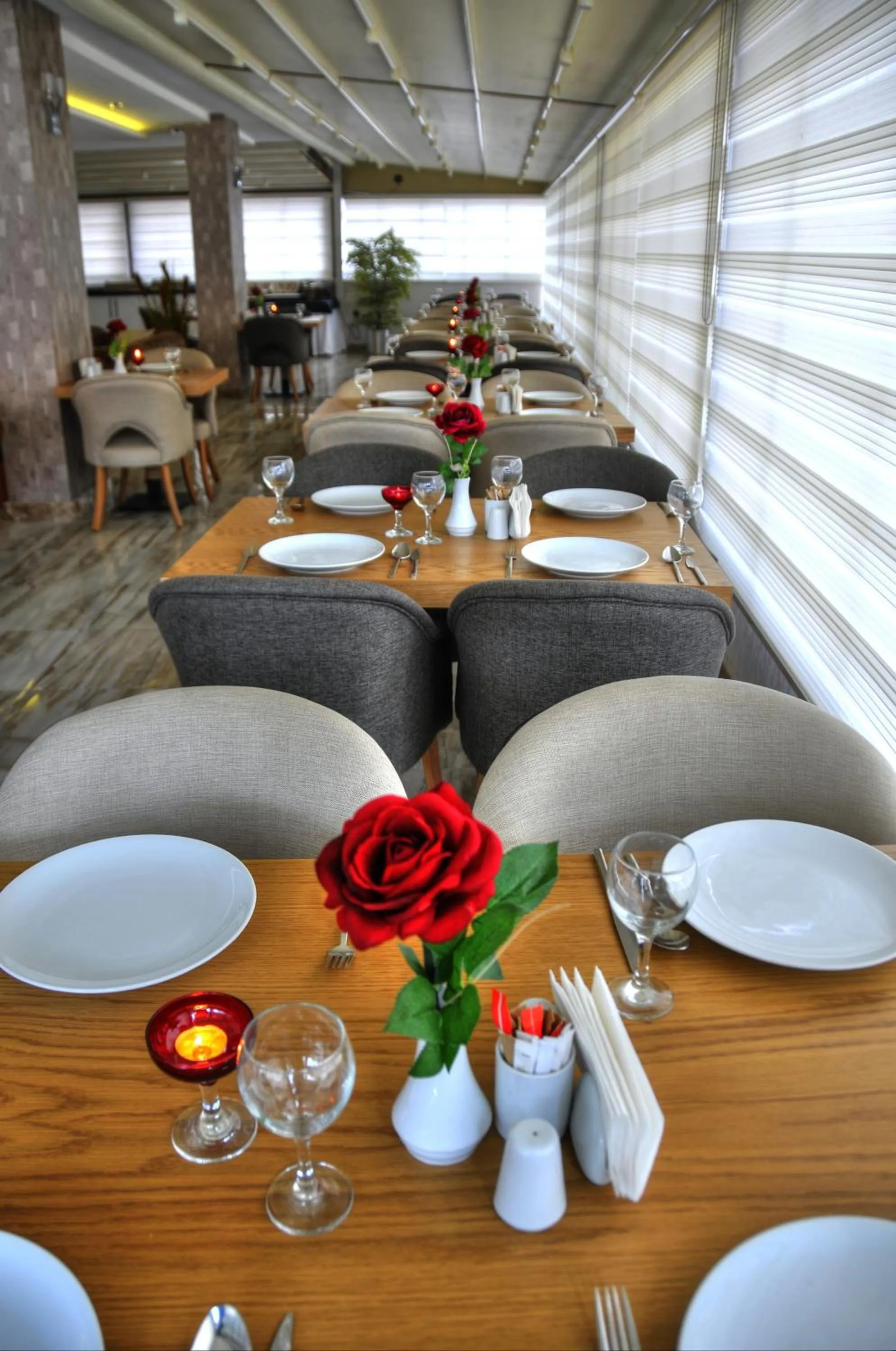 Food and drinks in Golden Deluxe Hotel